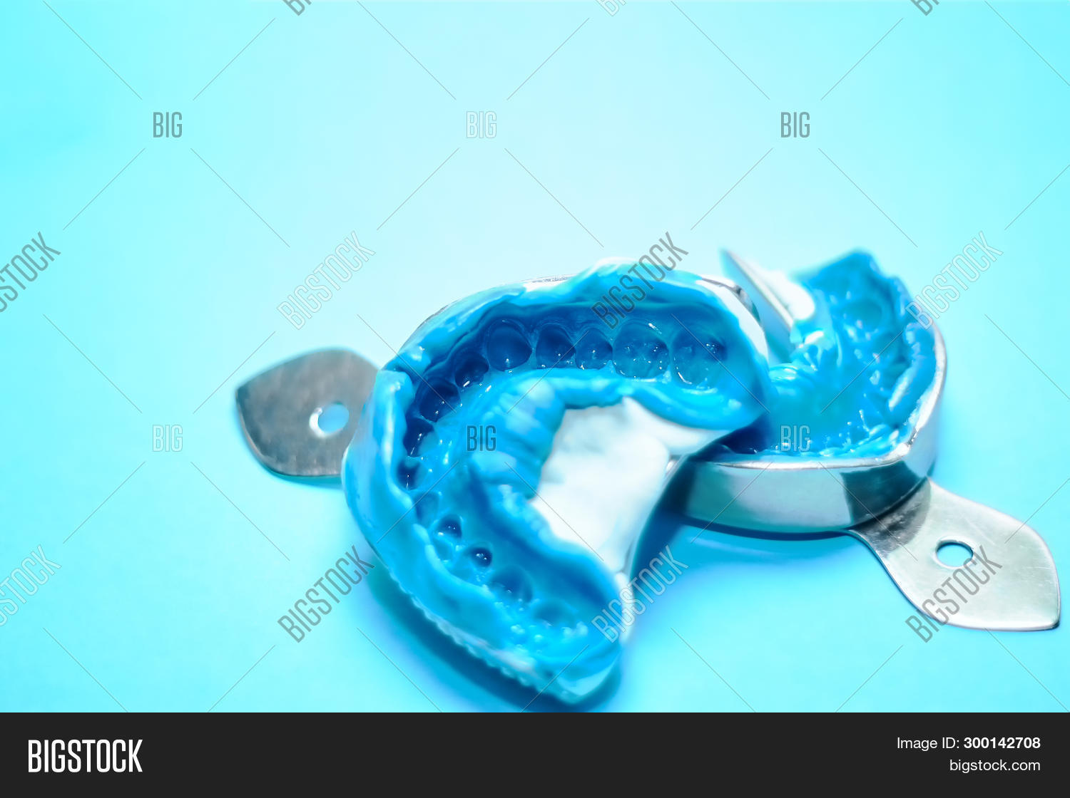appliance,bite,blue,bridge,care,cast,casting,closeup,crown,dental,dentist,dentistry,denture,doctor,equipment,form,gypsum,health,holding,hygiene,impression,imprint,isolated,jaw,laboratory,lower,material,maxilla,medical,medicine,metal,model,mold,mould,mouth,oral,plastic,print,prosthetic,prothesis,shape,silicone,technical,tool,tooth,treatment,upper,white