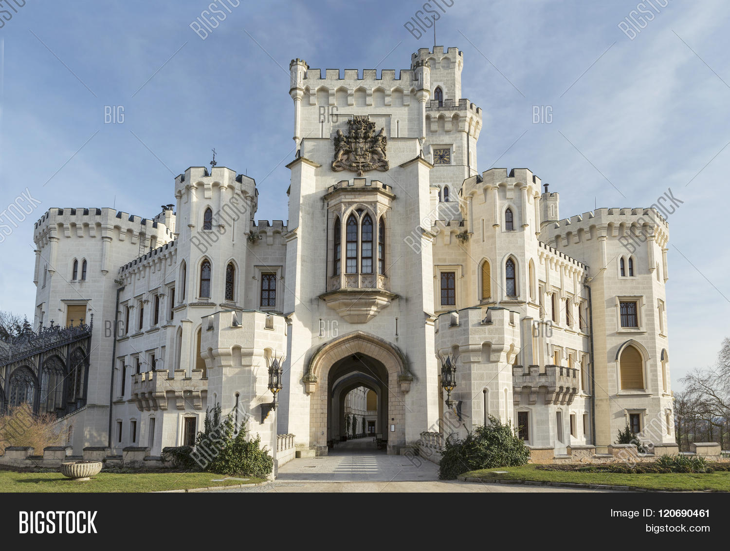 architecture,aristocracy,baroque,blue,bohemia,built,castle,chateau,construction,culture,czech,dreamland,dreamy,europe,fairy,famous,fantasy,fort,fortress,gothic,hluboka,king,knight,landmark,landscape,lovelines,luxury,majestic,manor,mansion,monument,mountain,museum,mystery,palace,renaissance,romance,schwarzenberg,season,sky,structure,surroundings,tale,tourism,traditional,tudor,vltava,wall,white,windsor