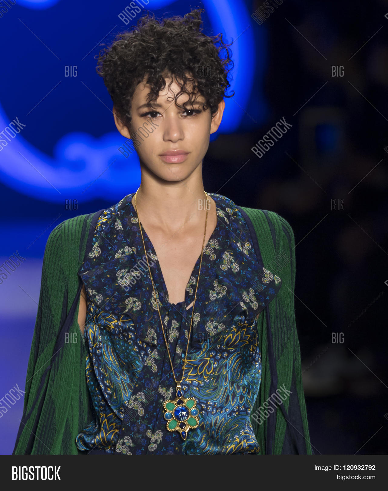 anna,clothing,detail,dilone,fashion,janiece,jewelry,model,new,ny,ready,runway,show,spring,sui,usa,wear,week,women,york