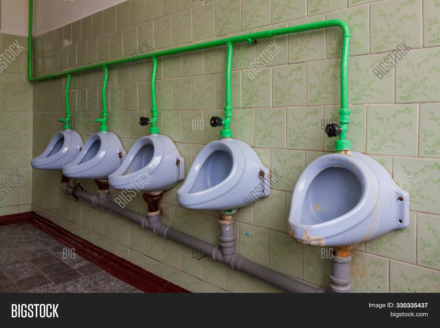 background,bathroom,bowl,ceramic,clean,closet,design,equipment,floor,flush,gentlemen,gents,hygiene,hygienic,indoor,interior,latrine,lavatory,luxury,male,men,modern,pee,peeing,pipe,piss,porcelain,public,restroom,room,row,sanitary,toilet,urinal,urinary,urinate,urinating,urination,urine,wall,washroom,water,wc,white