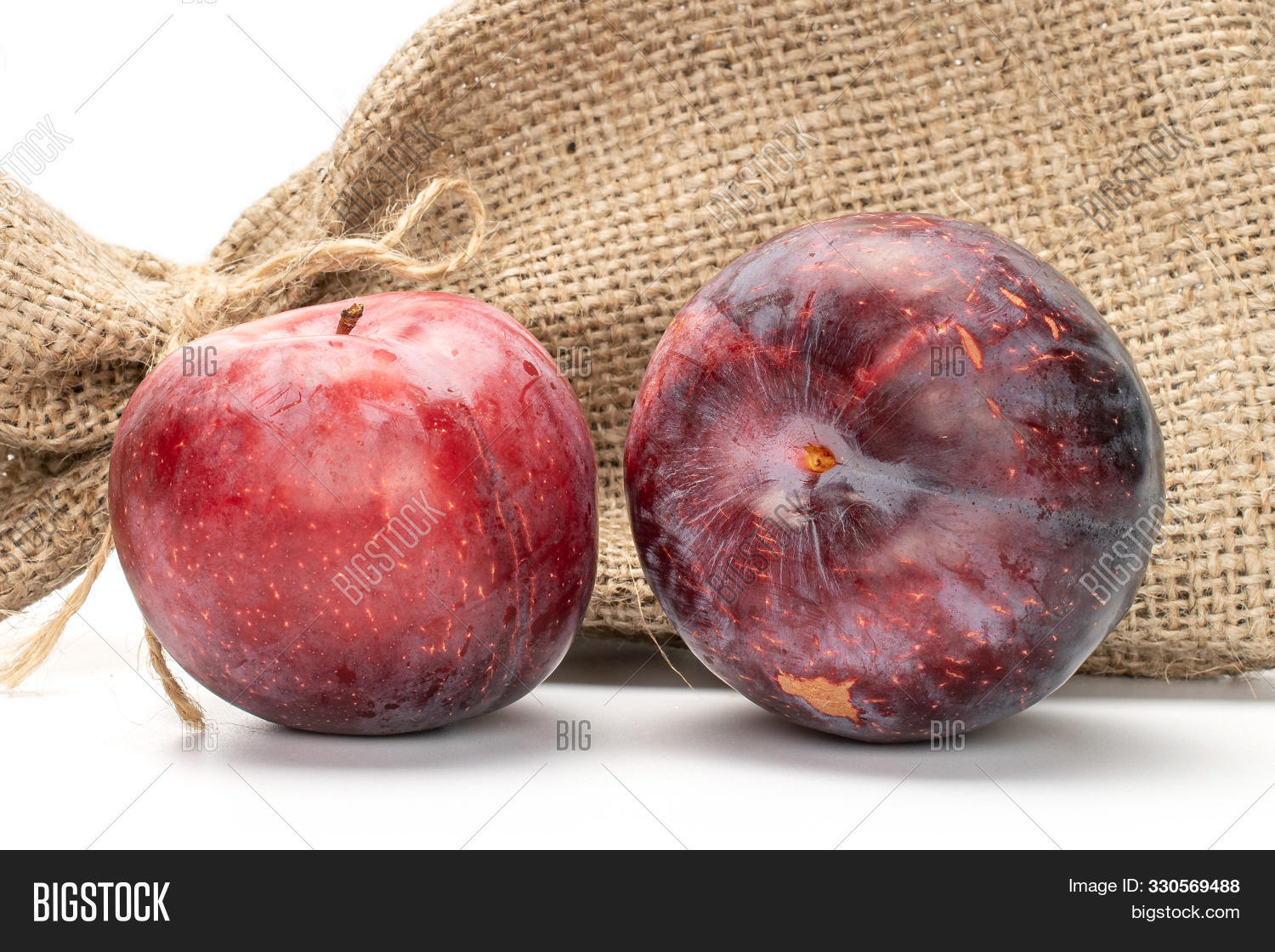 2,aroma,background,bag,berry,bright,burgundy,close,couple,dark,deep,delicious,dessert,firm,fleshy,food,fresh,fruit,healthy,isolated,juicy,jute,mature,mellow,mottled,natural,nutritious,organic,pair,pink,plum,plummy,product,prunus,purple,raw,red,rich,rind,ripe,round,snack,sour,sweet,tasty,two,vitamin,waxy,white,whole