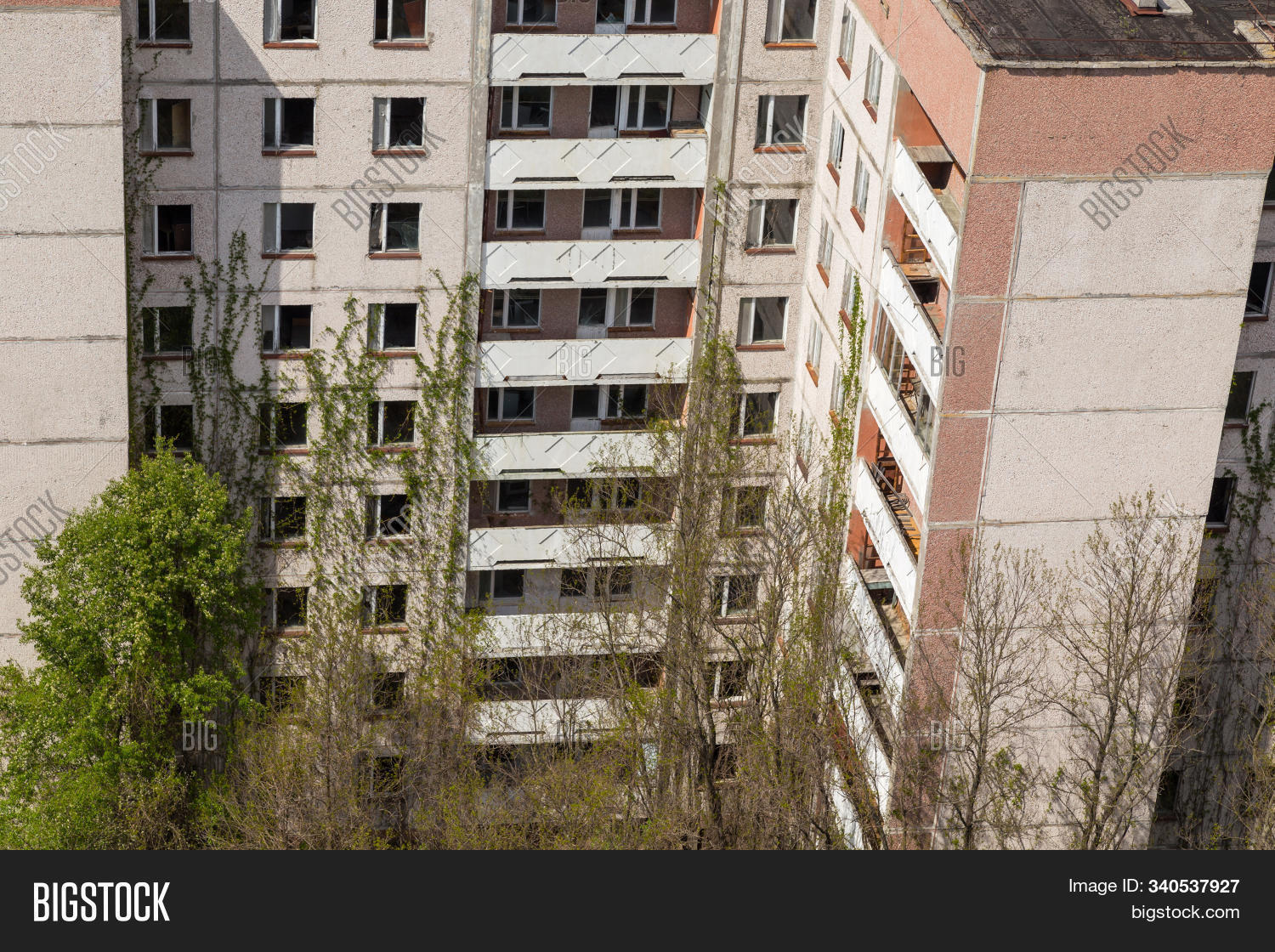 abandoned,abandoned place,aerial view,apartment,apartment block,architecture,building,chernobyl accident,chernobyl disaster,chernobyl nuclear power plant,chernobyl nuclear power station,city,cityscape,derelict,deserted,desolate,exclusion area,exclusion zone,ghost city,ghost town,houses,nuclear,pripyat,prypiat,residential,soviet,soviet union,ukraine,ukrainian,ussr,view,zone