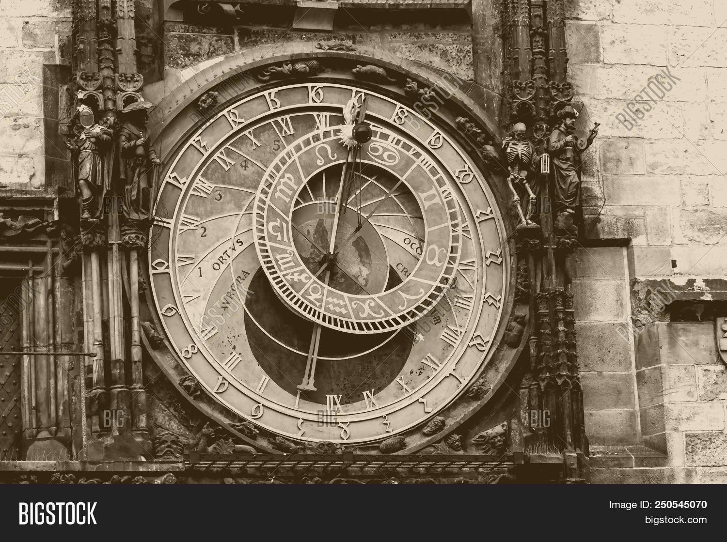 Prazsky,Staromestsky,ancient,architecture,astrological,astrology,astronomical,astronomy,baroque,central,chimes,city,clock,clockwork,czech,decoration,dial,eagle,effect,europe,famous,golden,gothic,historical,horoscope,hour,landmark,medieval,minute,old,orloj,photo,prague,republic,round,science,square,technology,time,timepiece,tour,tourism,tourist,tower,town,zodiac