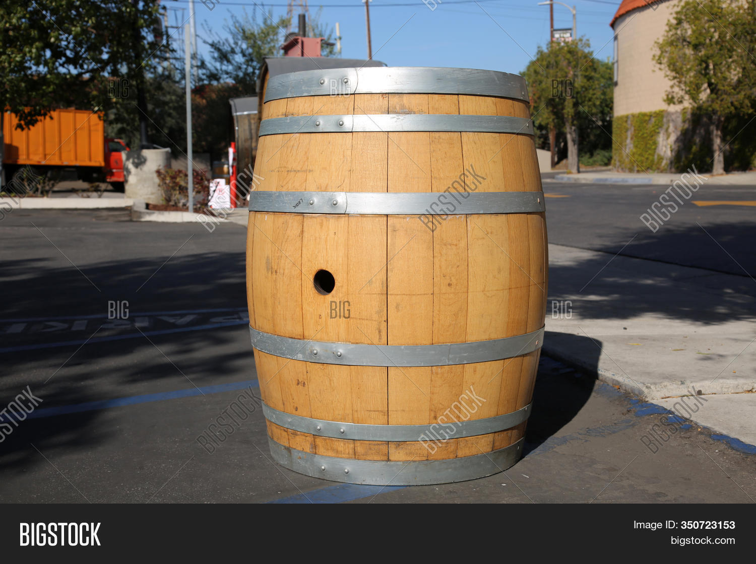 aged, 																					aging, 																					alcohol, 																					ale, 																					background, 																					bar, 																					barrel, 																					beer, 																					beverage, 																					brewery, 																					brown, 																					cargo, 																					cask, 																					cellar, 																					container, 																					distillery, 																					drink, 																					drum, 																					ferment, 																					food, 																					isolated, 																					keg, 																					liquid, 																					liquor, 																					oak, 																					object, 																					old, 																					pub, 																					restaurant, 																					retro, 																					rum, 																					rustic, 																					storage, 																					store, 																					tequila, 																					traditional, 																					vat, 																					vine, 																					vino, 																					vintage, 																					viticulture, 																					whiskey, 																					whisky, 																					white, 																					wine, 																					wine making, 																					wine-barrel, 																					winery, 																					wood, 																					wooden