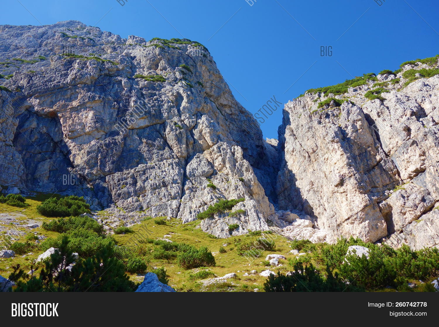 alpen,alpine,alps,bivacco,colorful,dolomites,europe,gorizia,hiking,italy,landscape,mountain,nature,outdoor,relaxation,scenery,tarvisio,tourism,trail,travel