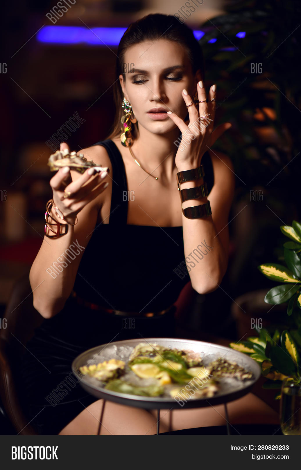 attractive, 																					beautiful, 																					cafe, 																					caucasian, 																					celebration, 																					concept, 																					cooking, 																					dinner, 																					dish, 																					drink, 																					face, 																					fashion, 																					female, 																					food, 																					fresh, 																					girl, 																					glamour, 																					glass, 																					gold, 																					happy, 																					hold, 																					holding, 																					jewelry, 																					kitchen, 																					lady, 																					lemon, 																					lunch, 																					luxury, 																					meal, 																					natural, 																					nature, 																					oyster, 																					raw, 																					restaurant, 																					sea, 																					seafood, 																					seaweed, 																					sexy, 																					shell, 																					shellfish, 																					sitting, 																					stripes, 																					stylish, 																					table, 																					traditional, 																					woman, 																					women, 																					young