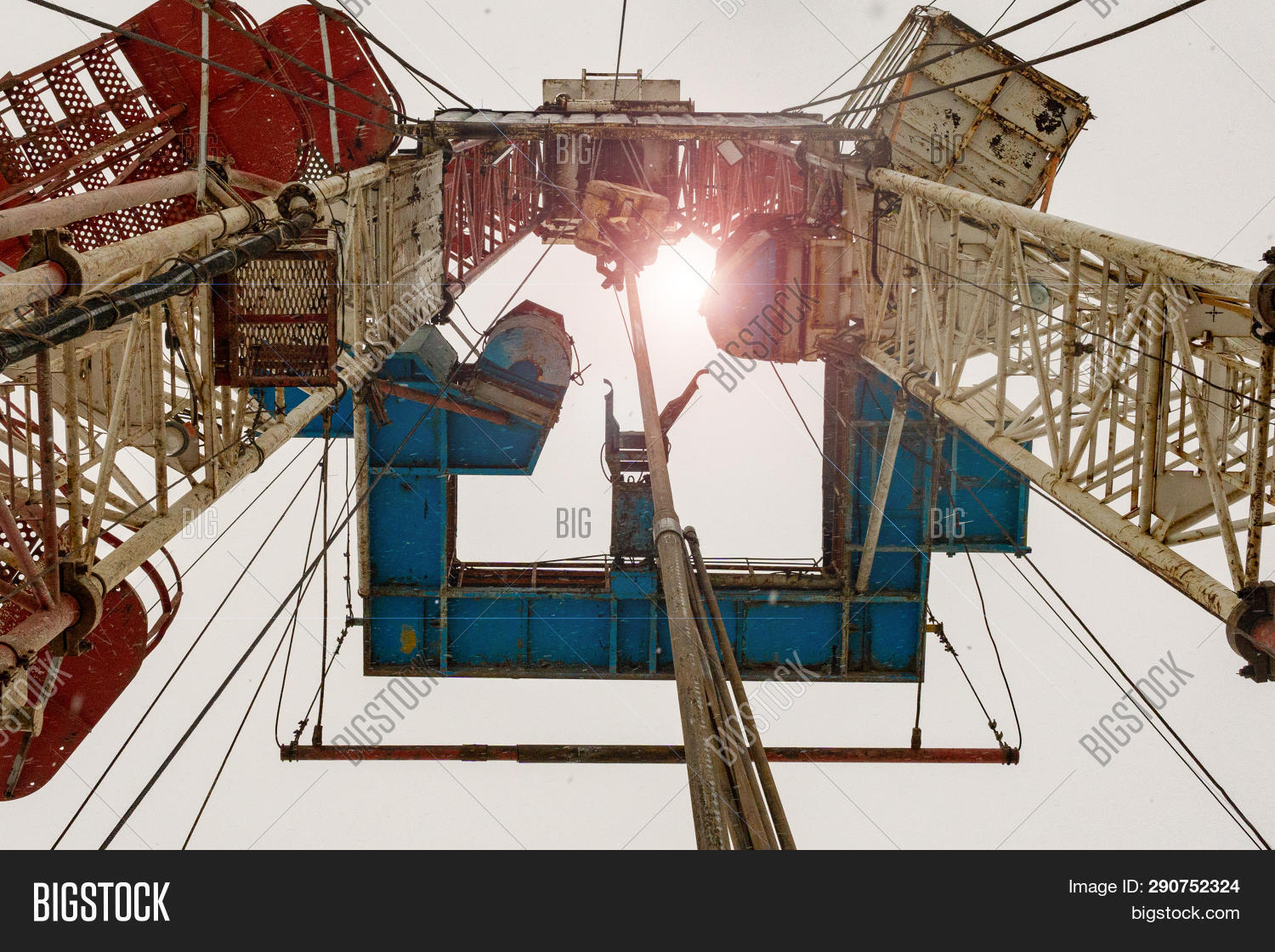 background,black,business,construction,crude,derrick,drill,drilling,ecology,energy,equipment,exploration,extraction,field,fuel,gas,gasoline,industrial,industry,job,land,machine,metal,money,natural,oil,oilfield,onshore,petroleum,pipeline,power,production,pump,pumpjack,refinery,resources,rig,shale,silhouette,site,sky,sunset,technology,tool,tower,unit,well,worker,working