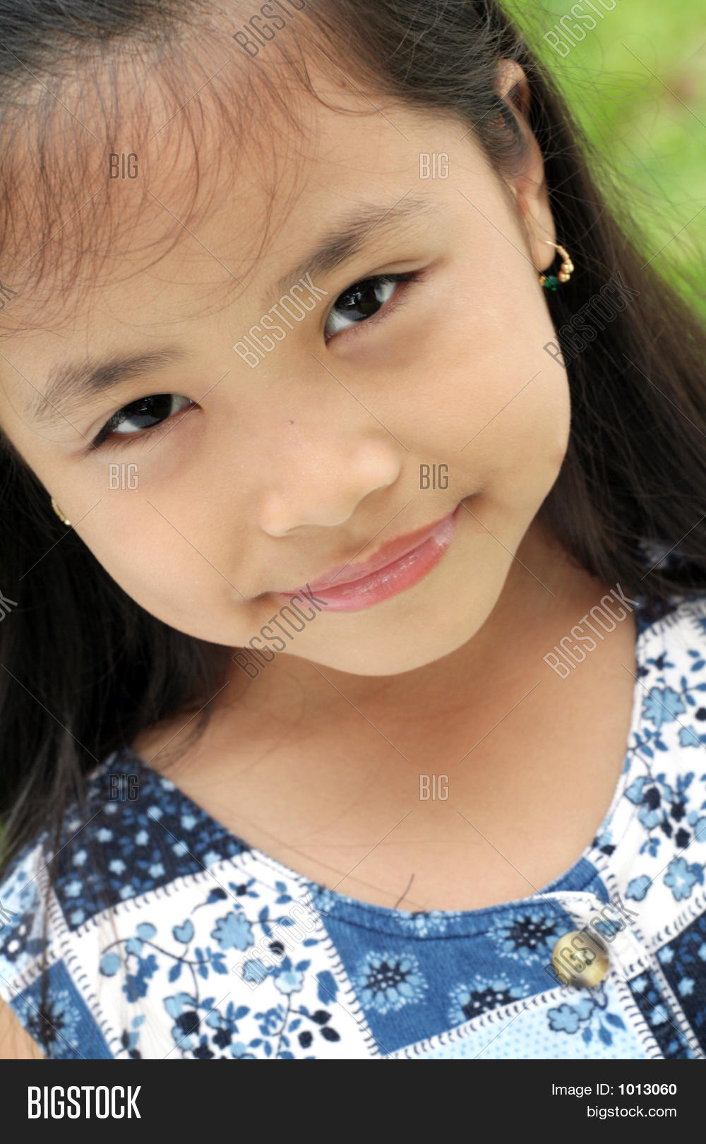 asian,beautiful,beauty,cheerful,child,children,closeup,cute,daughter,expression,eyes,face,female,feminine,fresh,girl,gradeschool,happy,head,innocence,innocent,joy,kid,little,natural,park,portrait,pretty,relax,sister,smile,stare,think,thoughtful,young,youth