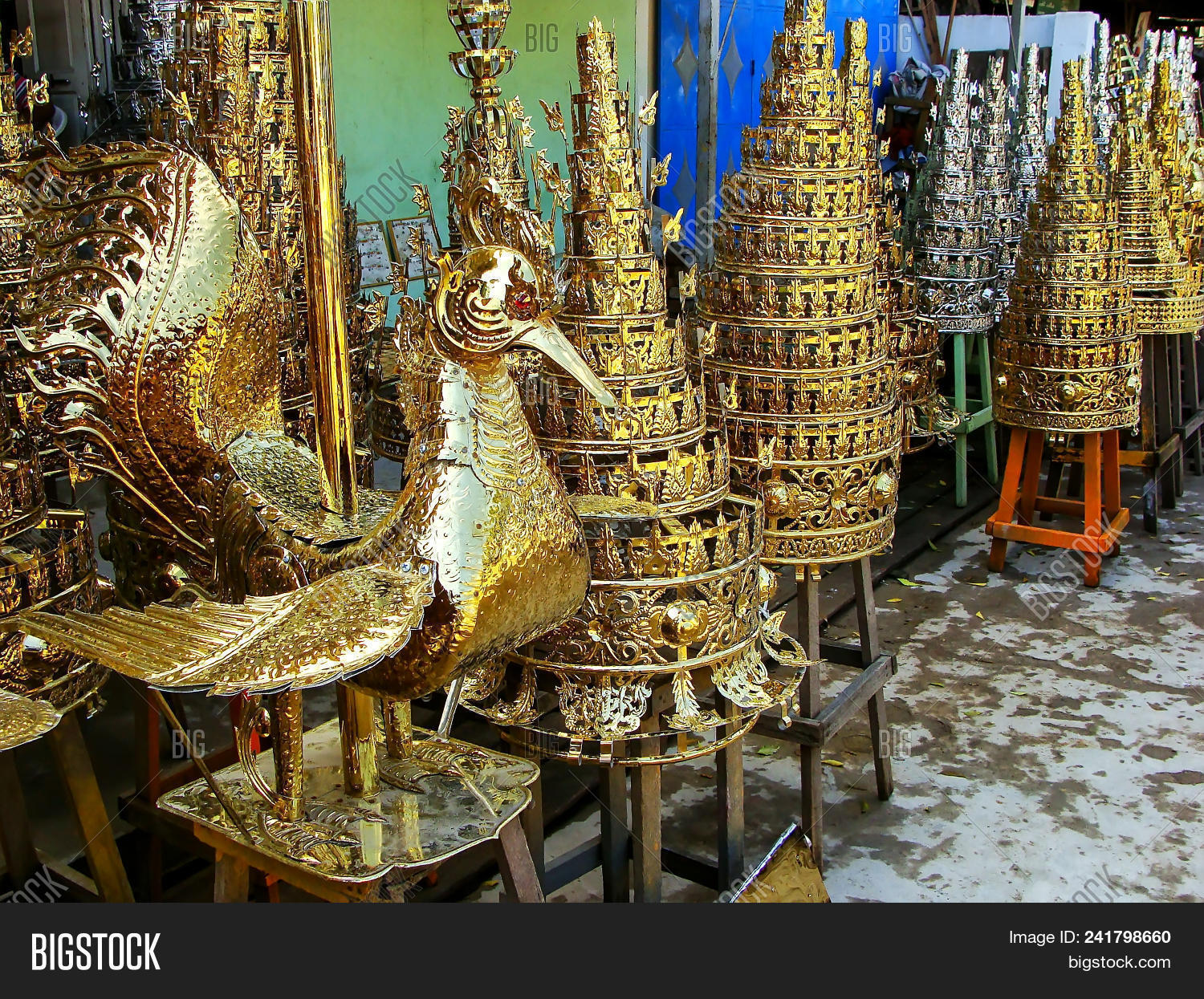 art,asia,asian,attraction,bazaar,bazar,burma,burmese,carved,carving,city,craft,decorative,destination,display,gold,golden,handcraft,handicraft,handmade,handwork,kiosk,landmark,local,mahamuni,mandalay,market,metal,myanmar,ornamental,pagoda,paya,product,religious,road,shop,shopping,southeast,stall,stand,store,street,temple,tourist,town,traditional,travel,typical,urban,work