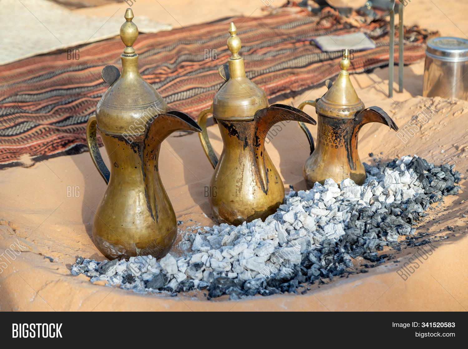 abu,antique,arab,arabian,arabic,aromatic,beverage,boil,brass,caffeine,coffee,copper,culture,dallah,decorative,dhabi,drink,emirates,festival,flavor,fresh,gold,golden,handle,heritage,hospitality,hot,jar,leisure,metal,object,old,orient,oriental,persian,plate,pot,qahwa,ramadan,retro,symbol,tradition,traditional,travel,uae,united,vintage,welcome