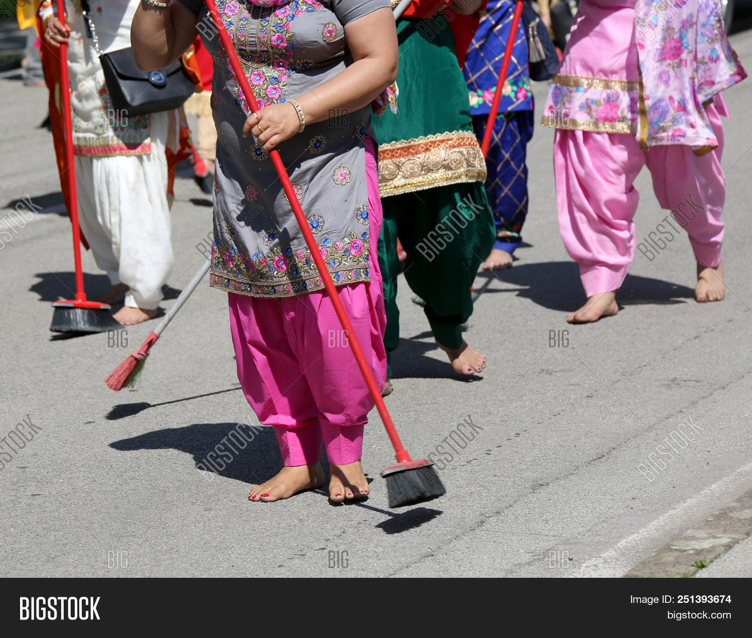 baisakhi,baisaki,besom,broom,celebration,cleaning,demonstration,girl,guru,household,housekeeping,housewife,hygiene,india,kirtan,manifestation,mop,nagar,nagarkirtan,nanak,nishan,panentheism,people,person,punjab,religion,religious,scarf,service,show,sikh,sikhi,sikhism,spirituality,sweep,sweeping,swept,vaisaki,veil,woman