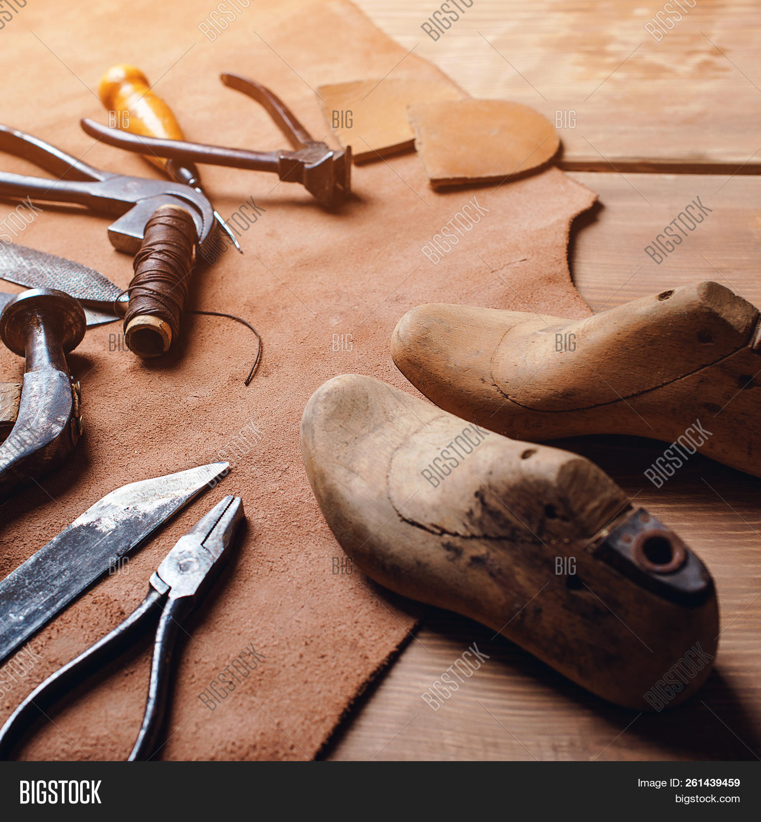 artisan,awl,background,brown,business,cobbler,craft,creation,desk,factory,fashion,footwear,handmade,industry,leather,line,make,manual,manufacturing,old,production,profession,repair,sewing,shoe,shoemaker,shop,stitching,studio,table,tanner,tool,vintage,wooden,work,workmanship,workplace,workshop