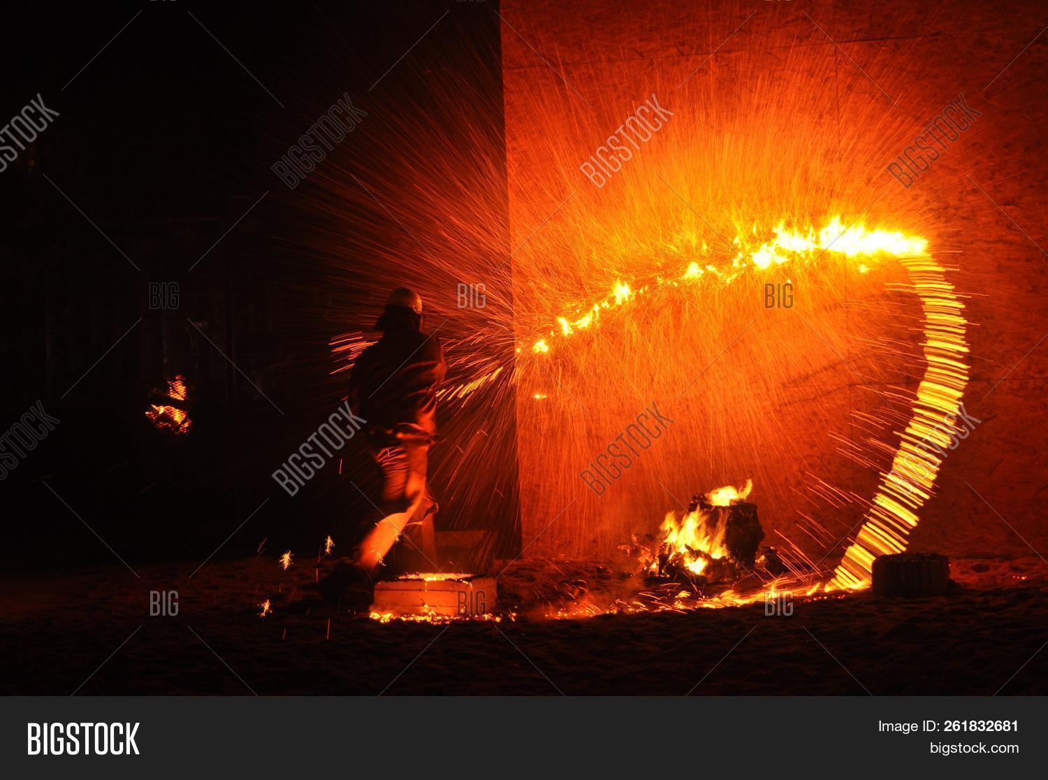 arc,blast,blue,bright,burning,business,dangerous,dirty,electric,equipment,factory,fire,flame,foundry,furnace,glow,heat,heavy,hot,industrial,industry,iron,job,light,man,manufacturing,melting,metal,metallurgy,molten,people,plant,pour,power,process,production,profession,red,spark,sparkles,steel,steelmaker,steelmaking,steelworks,temperature,work,worker,workshop