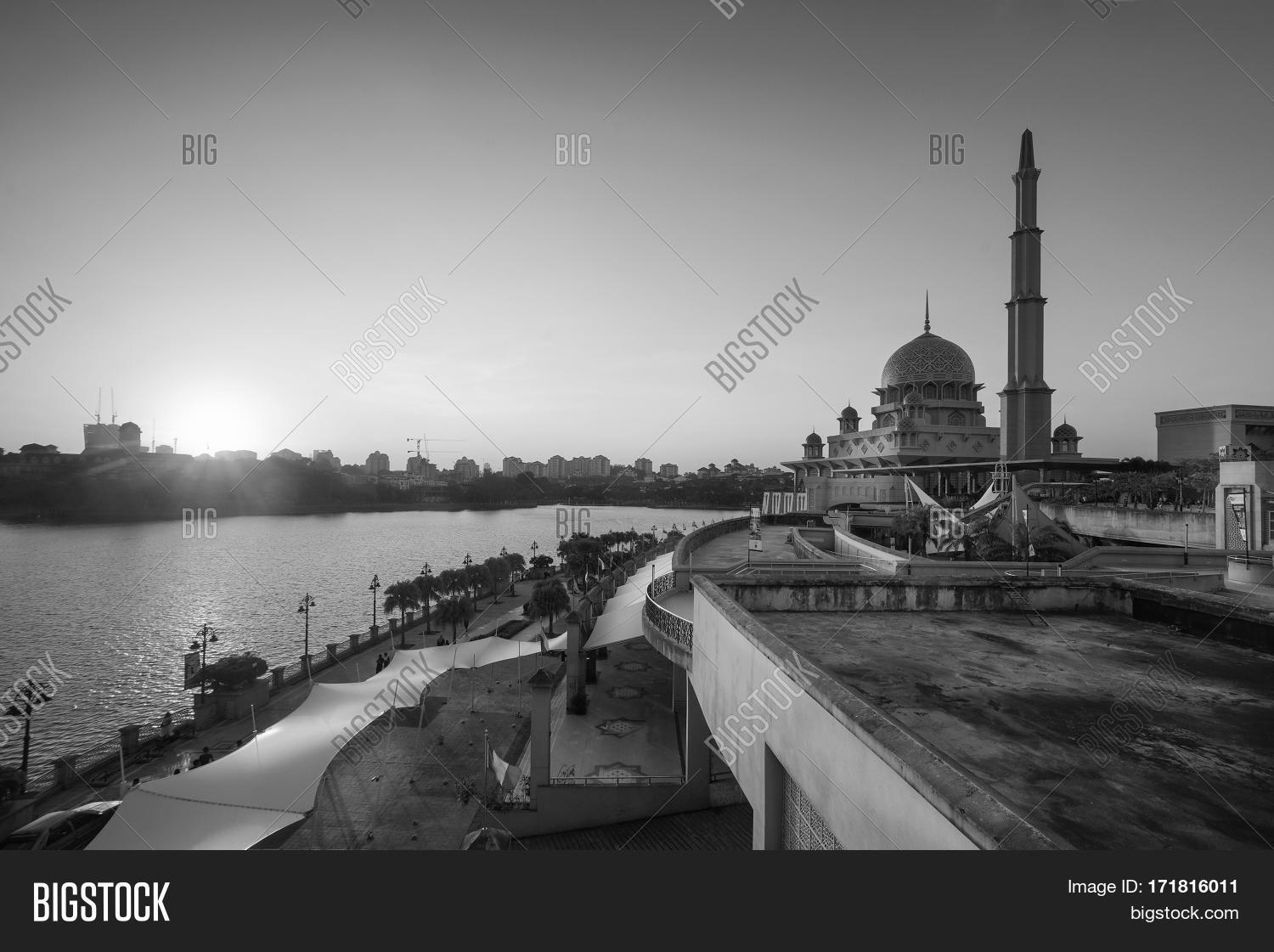 adha,aidilfitri,architecture,asia,asian,background,building,bursts,city,clouds,color,colorful,dawn,dome,eid,eidulfitri,haj,hajj,islam,islamic,kuala,lake,landmark,lumpur,malaysia,masjid,minaret,modern,morning,mosque,moving,mubarak,muslim,nature,outdoor,puasa,putra,putrajaya,ramadan,ramadhan,raya,reflection,religion,sky,sun,sunrise,syawal,travel,visit,water,worship