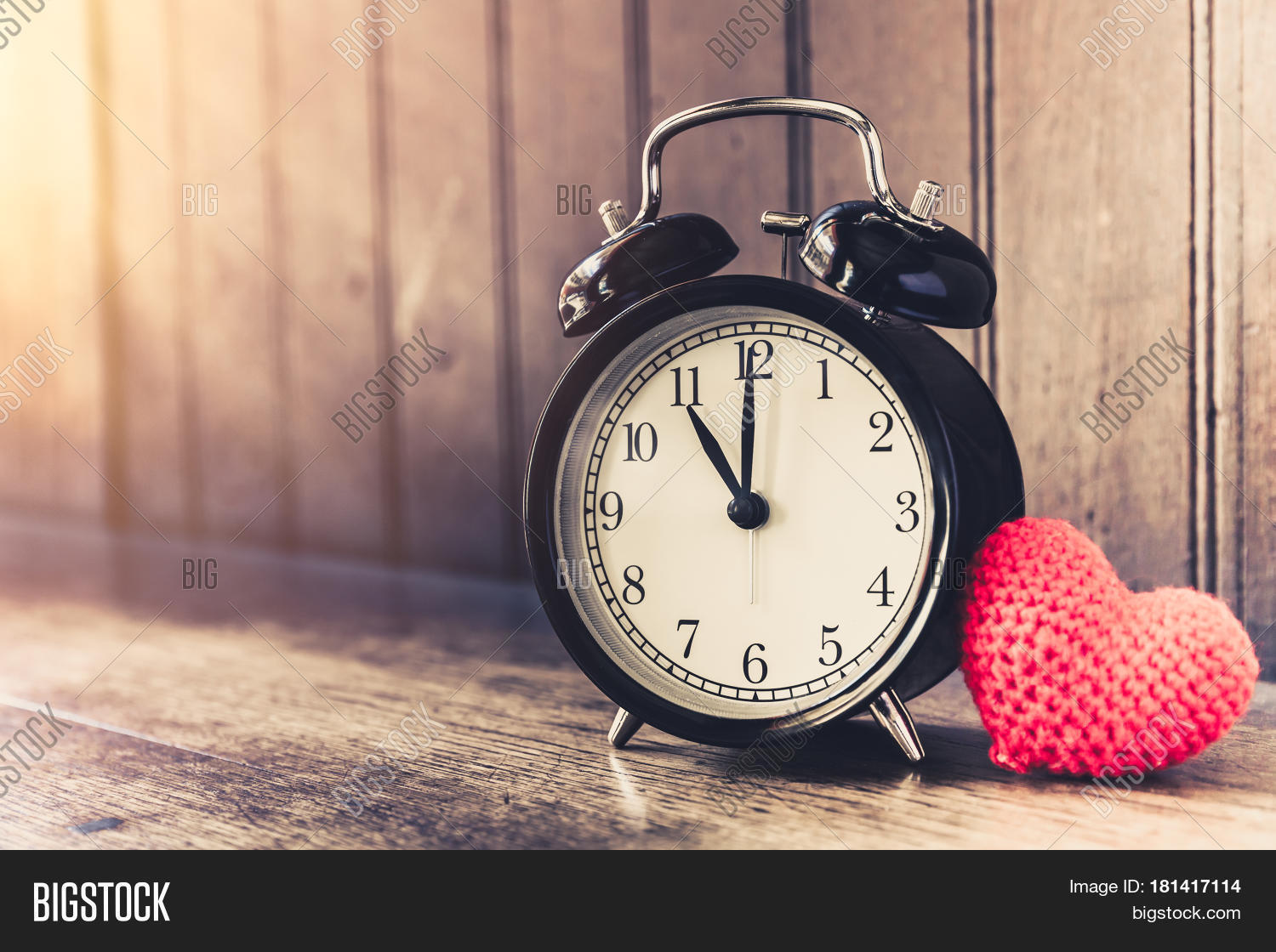 11,11.00,23,23.00,aged,analog,antique,background,beauty,bright,center,classic,clock,closeup,early,eleven,exactly,getup,heart,hour,late,light,love,minute,morning,oclock,old,red,reminder,retro,shade,showing,style,sun,sweet,time,timer,valentine,vintage,wakeup,wood,wooden