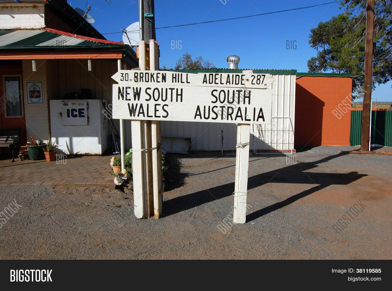 Australia State Border Road Sign Image Stock Photo 38119585