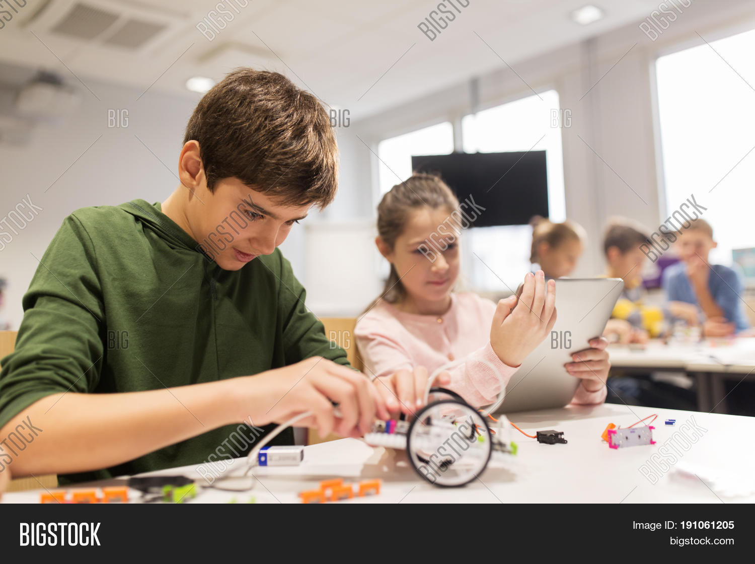 app,assembly,boy,browsing,build,child,childhood,class,computer,concept,connection,constructing,creative,education,electric,electrical,engineering,friends,gadget,girl,group,happy,hispanic,indoors,internet,kid,learning,lesson,networking,online,operating,pc,person,preteen,programming,robot,robotics,school,science,student,tablet,team,teamwork,technical,technology,together,toy,young