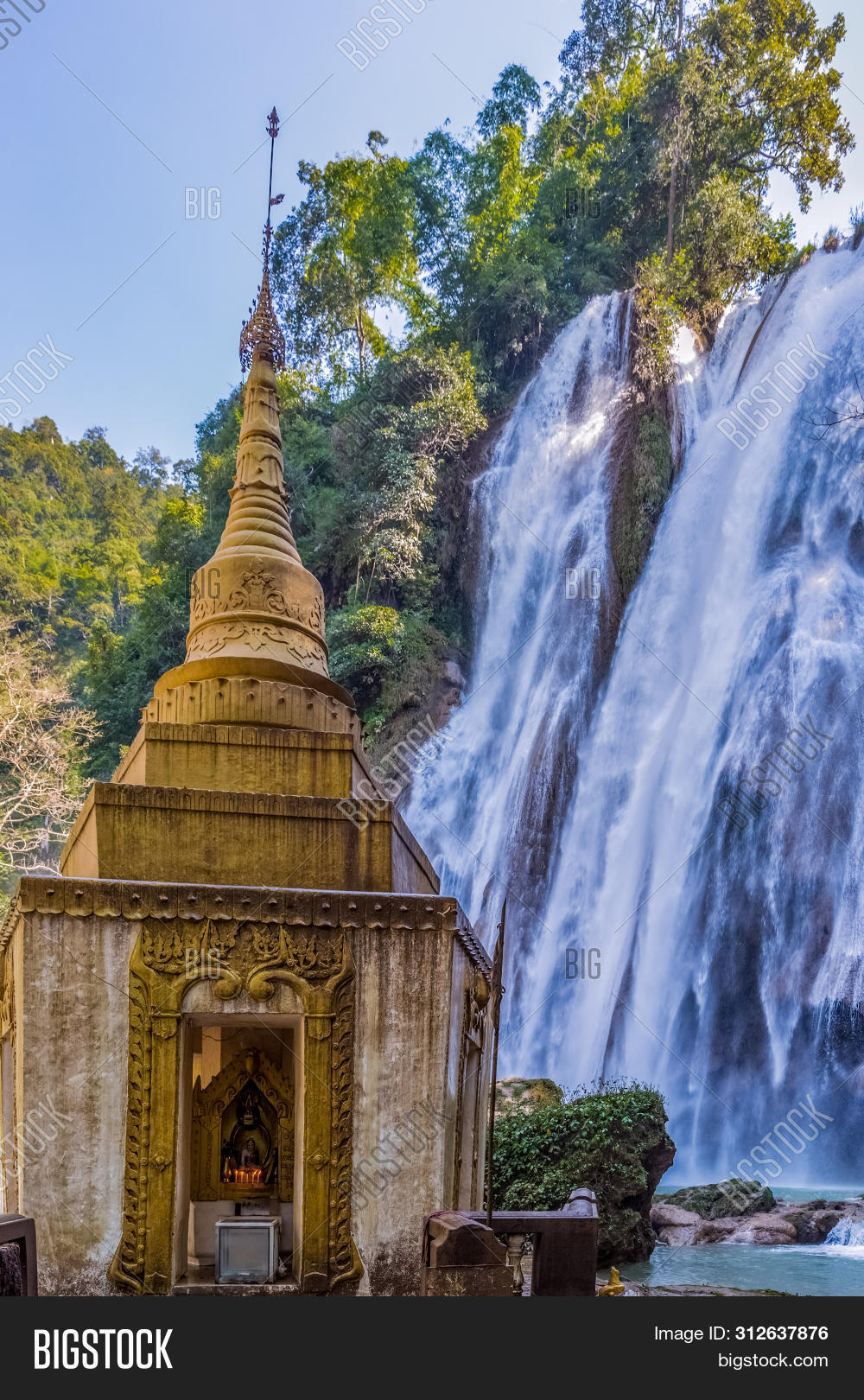ancient,anisakan,architecture,asia,asian,buddhism,buddhist,burma,burmese,countryside,dat taw gyaint,dat taw gyaint waterfall,famous,landmarks,mandalay,myanmar,nature,places,pyin oo lwin,pyin u lwin,religion,religious,scenics,travel,waterfalls