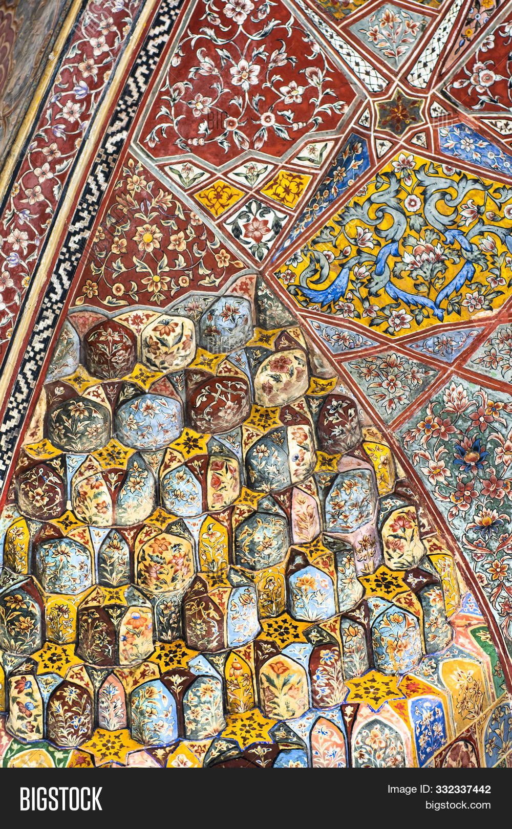 arch,architecture,art,asia,asian,background,beautiful,building,city,creative,cultural,culture,decoration,decorative,design,facade,fresco,geometric,heritage,historic,history,interior,islam,islamic,khan,lahore,landmark,masjid,modern,monument,mosque,mughal,muslim,old,pakistan,paper,pattern,pray,prayer,punjab,religion,religious,structure,temple,tourist,travel,wall,wazir
