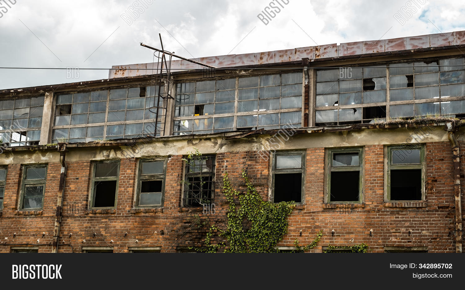 abandon,abandoned,aged,ancient,architecture,background,black,brick,broken,building,city,concrete,construction,creepy,dark,decay,destruction,dirt,dirty,empty,exterior,factory,floor,grunge,industrial,industry,ivy,light,messy,metal,nobody,old,retro,room,ruin,rust,rusty,shadow,steel,structure,urban,vandalism,vintage,wall,warehouse,window,workplace