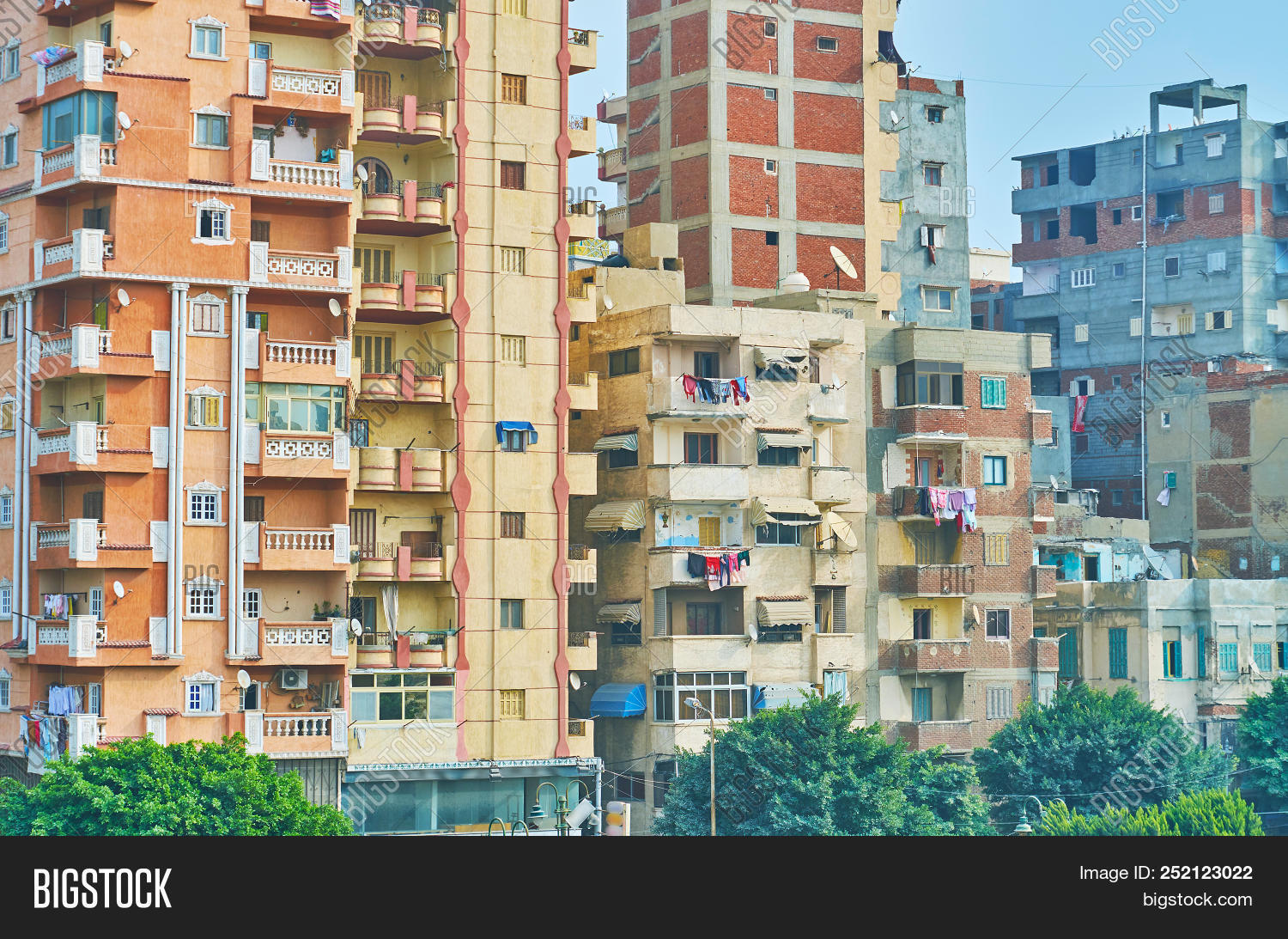 Africa,Egypt,afrika,alexandria,architecture,balcony,building,city,cityscape,construction,district,high-rise,house,karmouz,living,mediterranean,neighborhood,old,overpopulated,panorama,poor,quarter,residential,shabby,sightseeing,slums,street,tourism,travel,urban