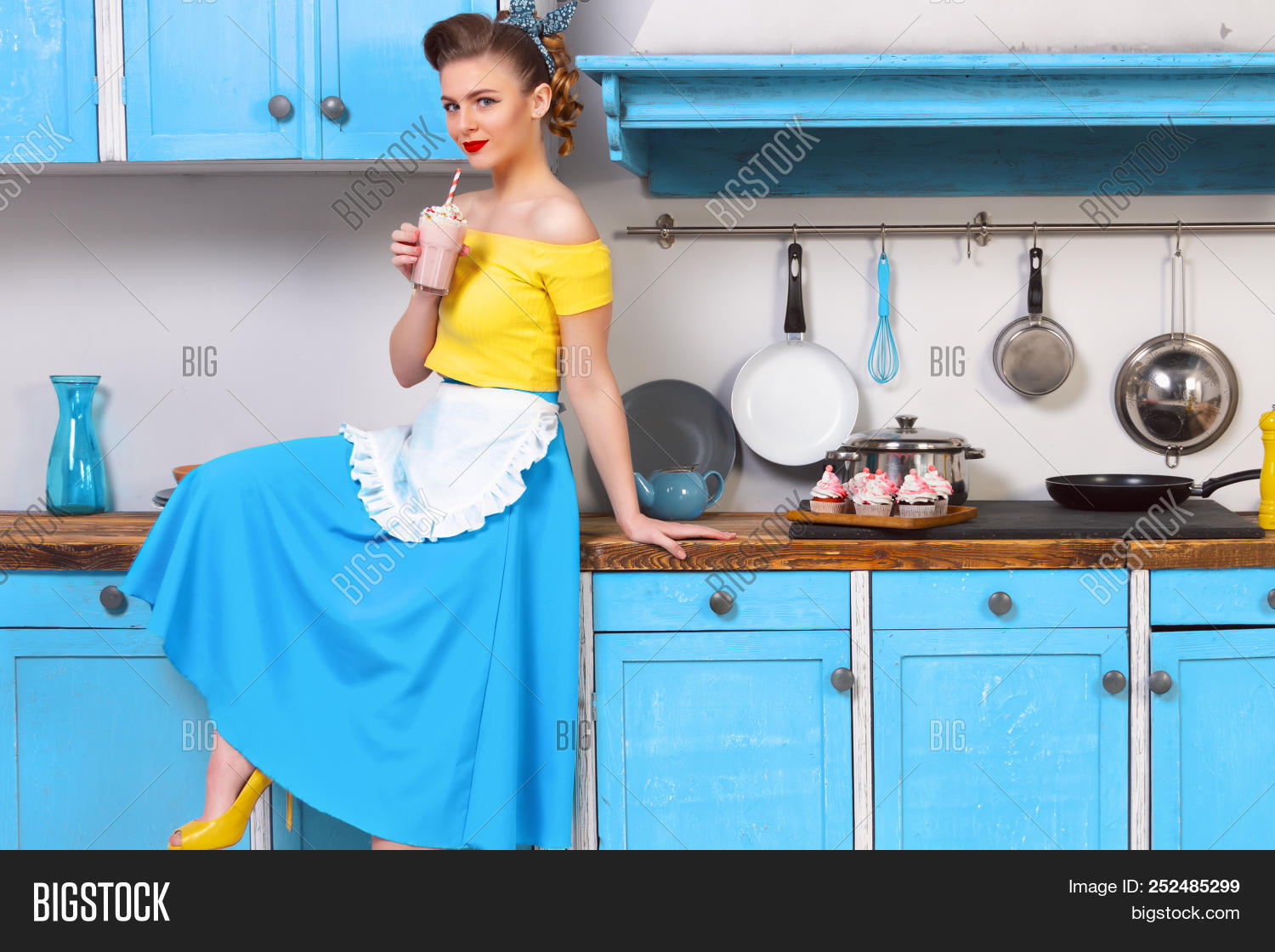 50s,60s,apron,attractive,background,baking,blue,cabinet,café,colorful,cook,cooking,culinary,cupcakes,dessert,domestic,female,funny,girl,glamour,hairband,hairdo,hairstyle,home,house,housewife,indoors,kitchen,kitchenware,lady,lipstick,milkshake,pin,preparation,red,retro,service,sitting,skirt,strawberry,sweet,top,tray,up,utensils,vintage,white,wife,woman,yellow