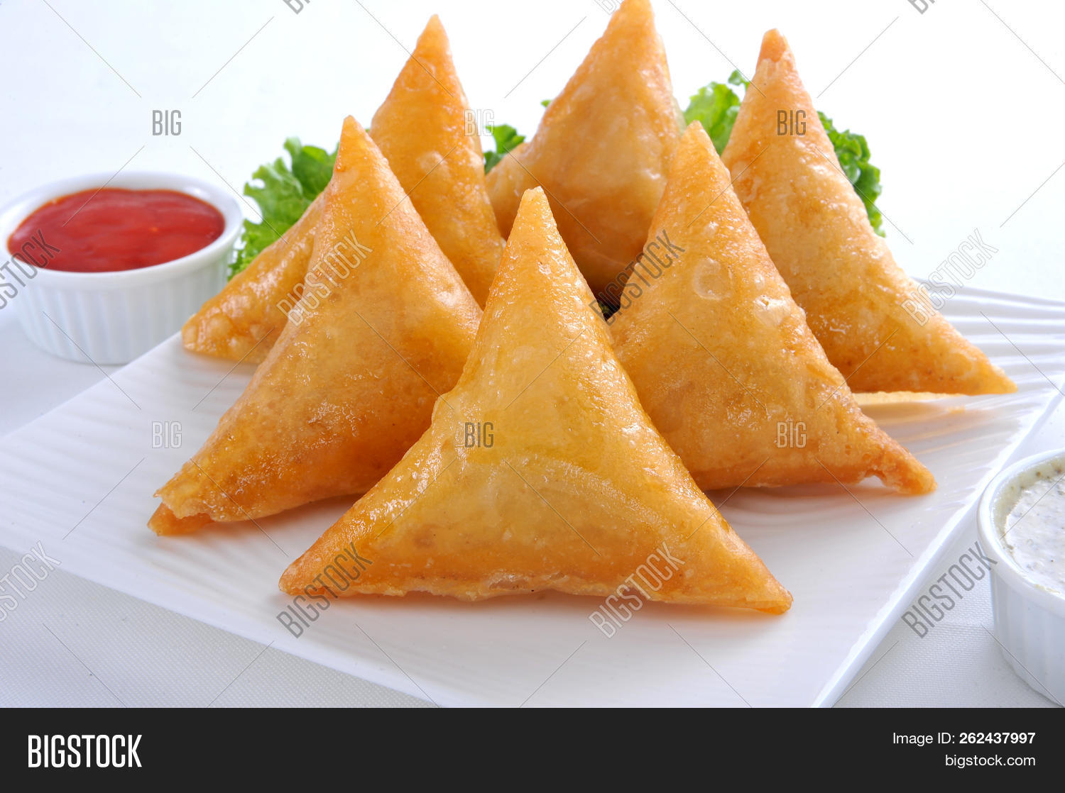 bakery,carbohydrates,cheese,chicken,chilli,chinese,chutney,crunchy,deep,delicious,fast,festivals,filling,food,fry,green,hot,iftar,india,indian,ketchup,lentils,lunch,maida,memoni,mince,nimco,occasions,oil,onion,pakistan,pakistani,party,peas,potato,raita,ramadan,ramazan,salad,salt,samboksa,sambusa,samosa,savory,street,stuffed,tasty,tea,time,vegetable