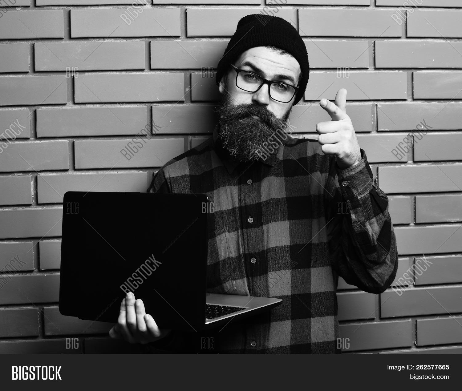 3G,4G,background,barbershop,beard,bearded,black,brick,brown,brutal,call,caucasian,checkered,computer,conferencing,face,glasses,guy,hair,haircut,hairdresser,handsome,hat,hipster,hold,holding,internet,laptop,macho,man,mobile,moustache,programmer,red,serious,shirt,studio,stylish,surfing,unshaven,video,wall,web