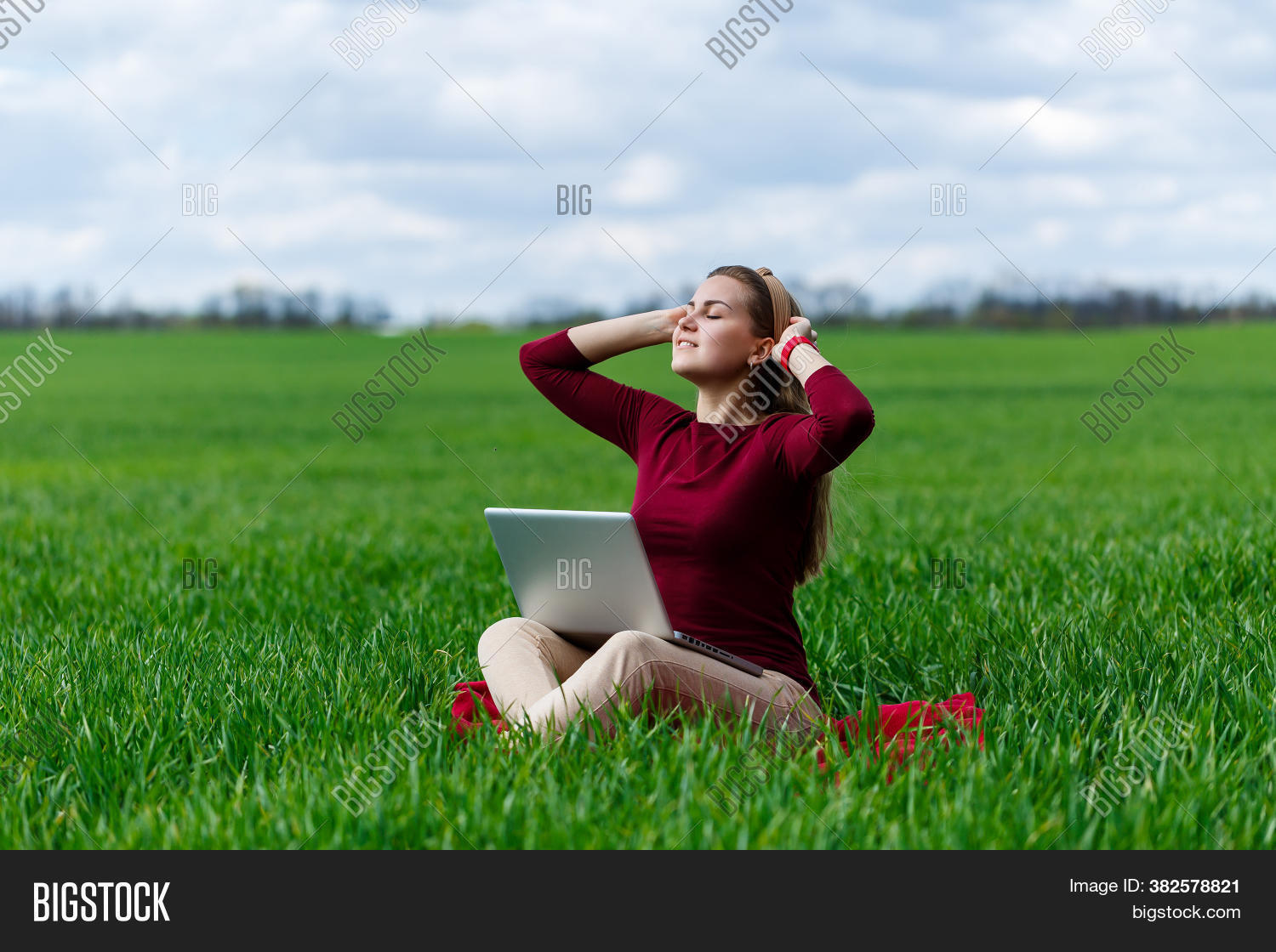 laptop, 																					internet, 																					park, 																					outdoor, 																					woman, 																					summer, 																					person, 																					outside, 																					student, 																					computer, 																					people, 																					studying, 																					young, 																					technology, 																					grass, 																					reading, 																					study, 																					notebook, 																					online, 																					female, 																					happy, 																					sitting, 																					break, 																					blog, 																					book, 																					screen, 																					sunlight, 																					working, 																					beautiful, 																					school, 																					holiday, 																					university, 																					spring, 																					jeans, 																					green, 																					lifestyle, 																					education, 																					work, 																					phone, 																					leisure, 																					space, 																					freelancer, 																					nature, 																					wireless, 																					tea, 																					cute, 																					jobs, 																					under