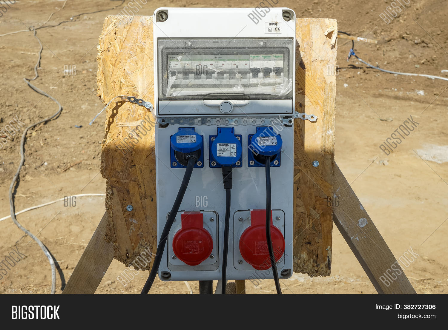 plug, 																					socket, 																					switchgear, 																					power, 																					equipment, 																					electricity, 																					industry, 																					cable, 																					electrical, 																					electric, 																					current, 																					construction, 																					panel, 																					energy, 																					box, 																					voltage, 																					professional, 																					industrial, 																					wire, 																					circuit, 																					engineering, 																					building, 																					civil, 																					site, 																					improvisation, 																					wood, 																					blue, 																					red, 																					220V, 																					320V, 																					fuses