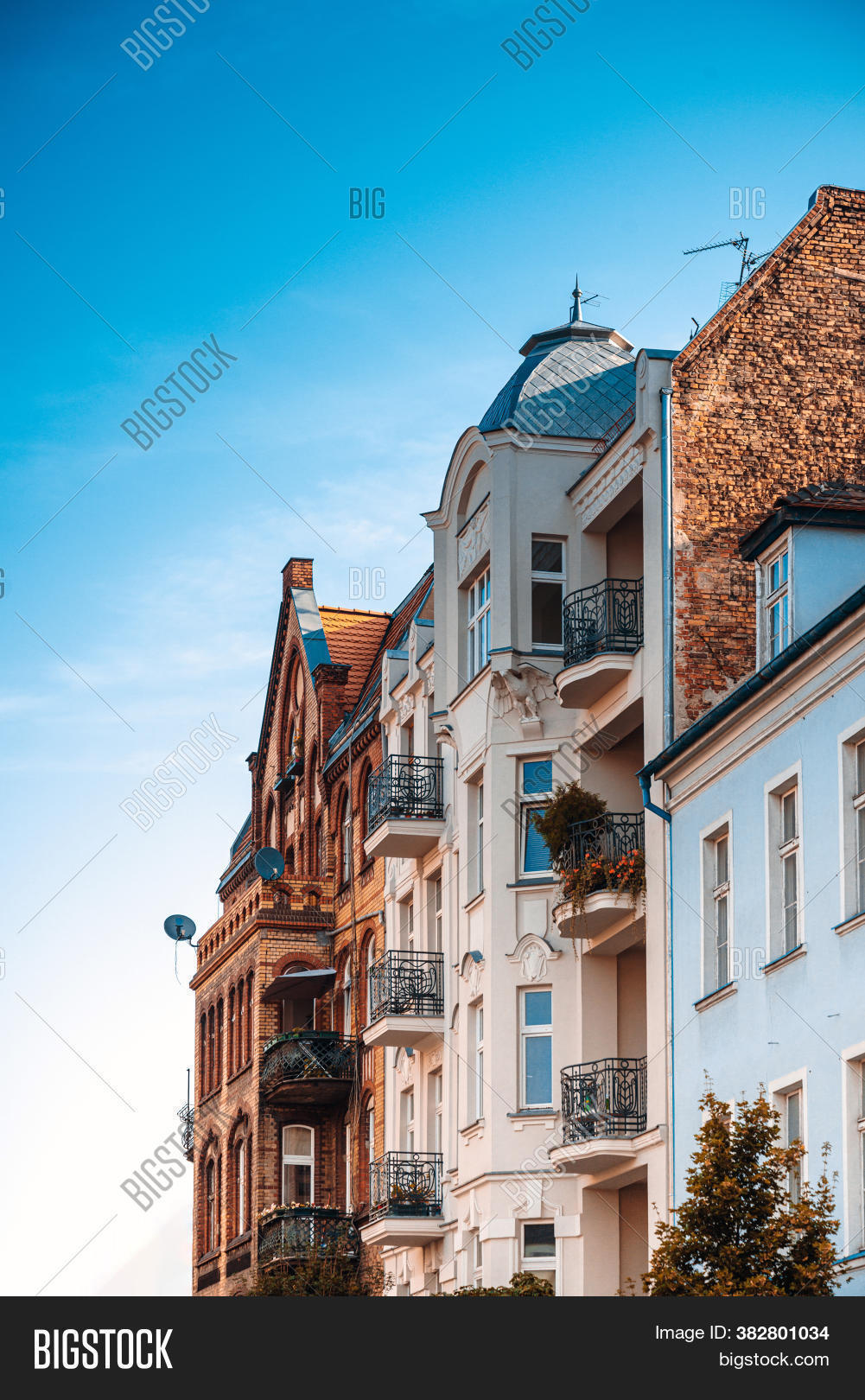 ancient, 																					antique, 																					architecture, 																					building, 																					city, 																					downtown, 																					europe, 																					historic, 																					historical, 																					history, 																					landmark, 																					landscape, 																					old, 																					poland, 																					poznan, 																					street, 																					street view, 																					tourism, 																					touristic, 																					tourists, 																					town, 																					travel, 																					view