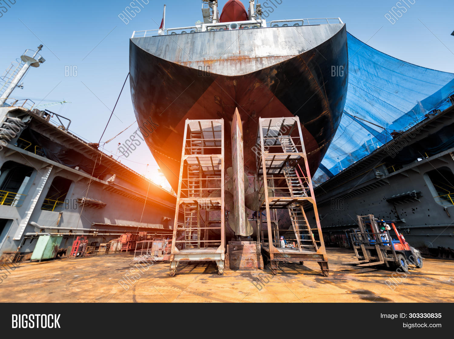 aft,anchor,assembly,block,boat,bulk,cargo,chain,cover,crane,dismantling,export,floating,freight,gantry,gears,harbor,hatch,head,hold,hook,hull,industrial,industry,lifting,maritime,mooring,ocean,overhaul,port,proppeller,ramp,rope,rudder,safe,scaffolding,sea,shackle,ship,shipping,stern,stevedoring,talkie,transport,transportation,tug,tugboat,vessel,walkie,working