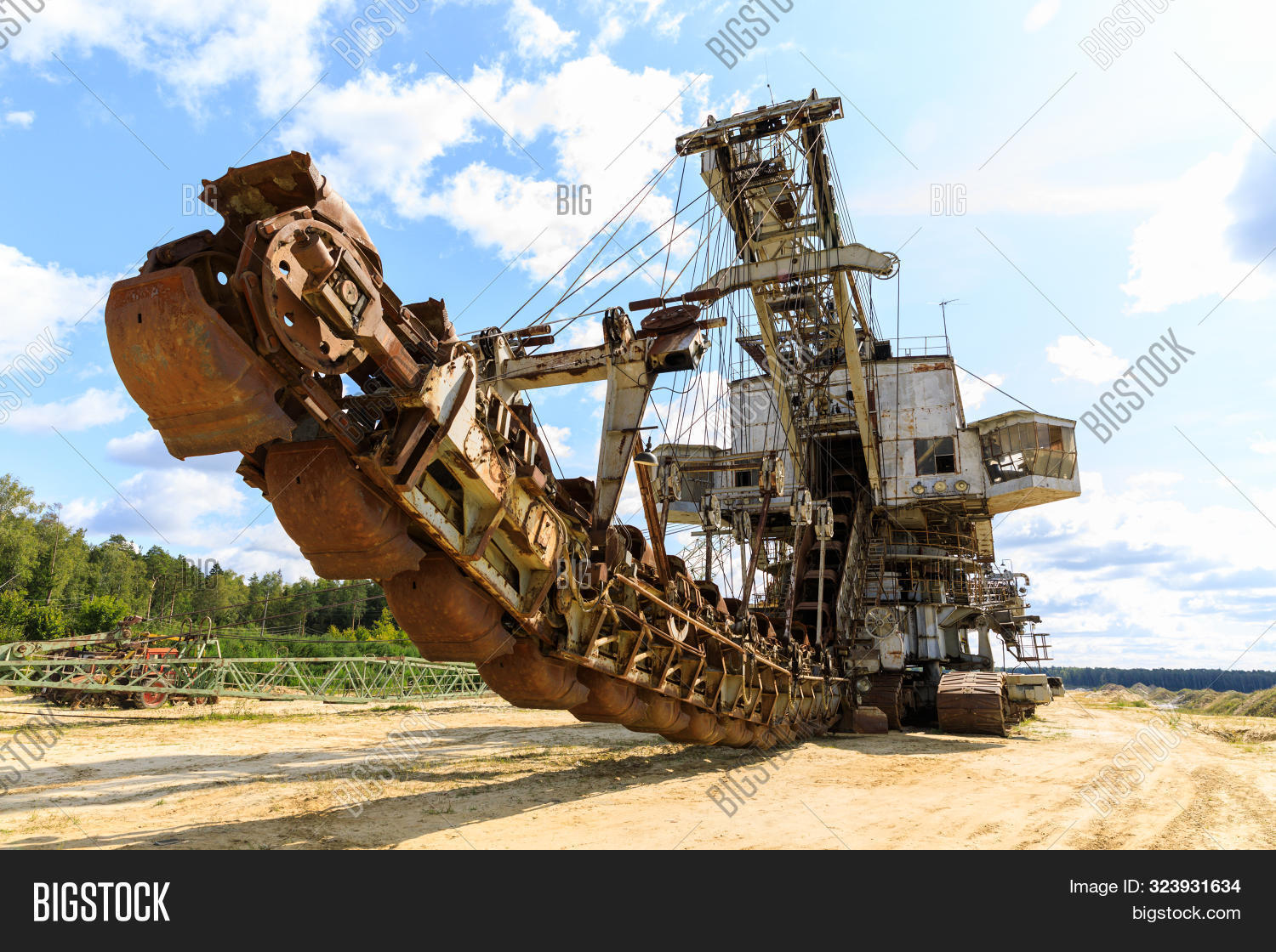 absetzer,big,bucket,construction,design,digger,dump,earth,equipment,excavator,extraction,giant,heavy,huge,industrial,industry,large,loader,machine,machinery,metal,mine,minerals,minning,outdoor,pit,power,quarry,reclaimer,red,russia,rust,sand,sandpit,scoop,shovel,silica,spoker,stacker,steel,summer,technology,transport,transportation,tree,view,water