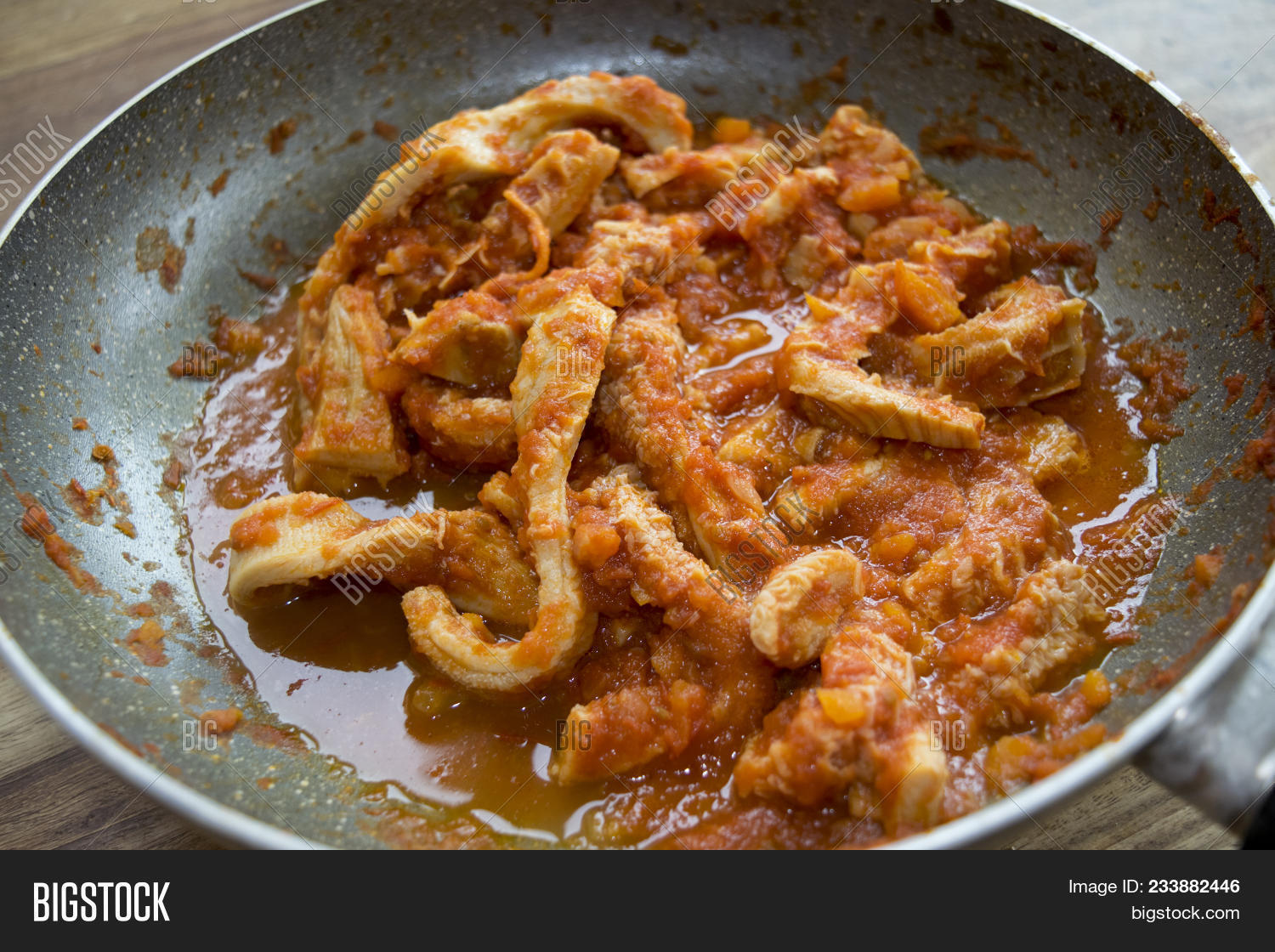Rome,and,dish,lights,liver,napkin,offal,pan,plucks,pot,red,roman,roman-style,sauce,serviette,style,table,tomato,tripe,trippa