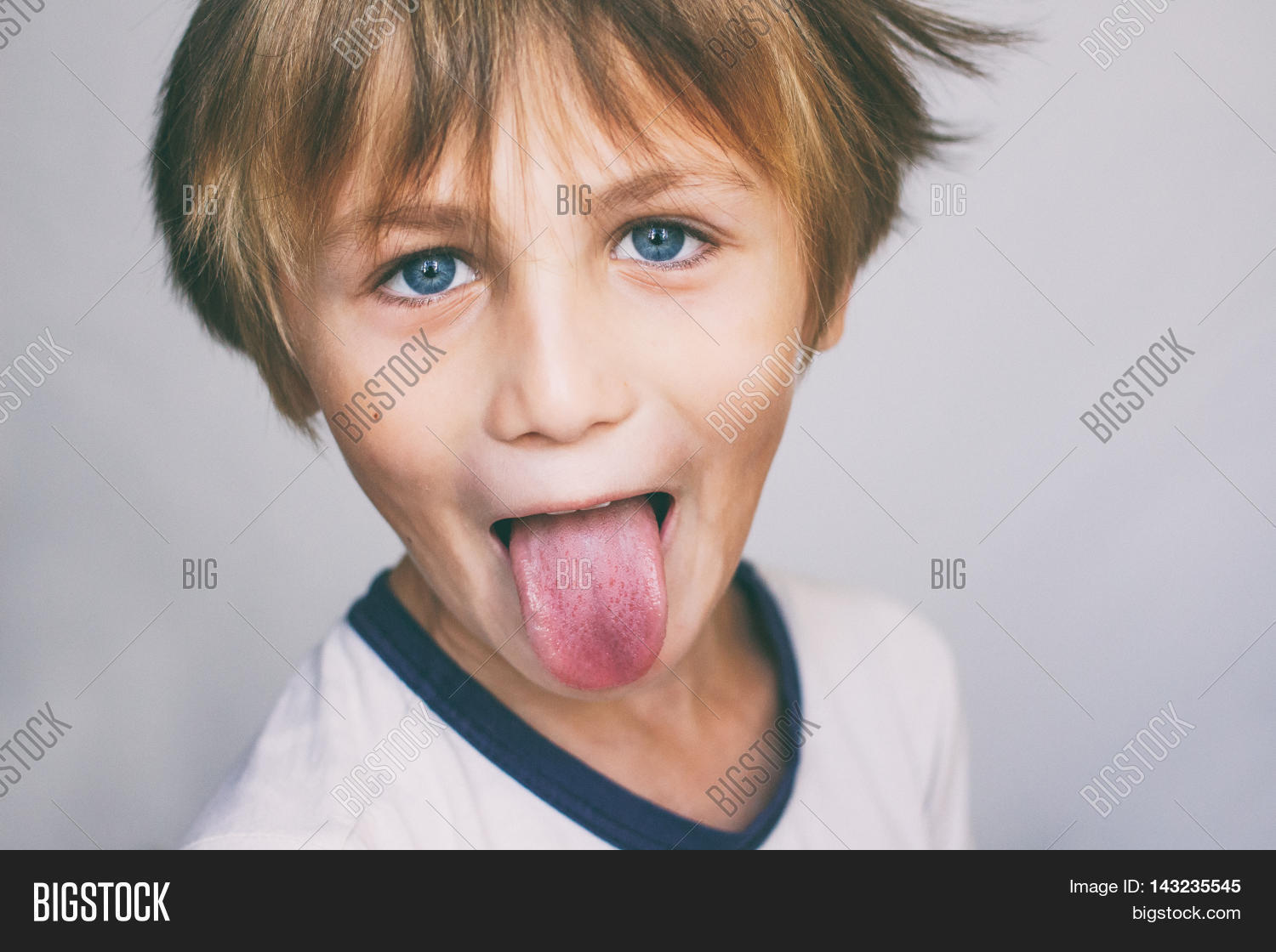 age,blond,blondish,body,boy,caucasian,child,close,close-up,clothes,european,face,hair,head,jersey,kids,parts,people,phiz,portrait,school-age,shirt,shot,sweatshirt,t,t-shirt,tee,up,wear
