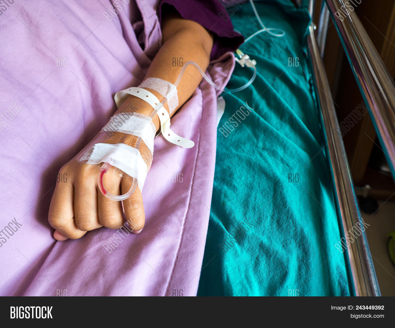 arm,bed,blood,care,clinic,cure,doctor,drip,drug,emergency,female,fluid,hand,health,healthcare,healthy,help,hospital,human,illness,infuse,infusion,inject,intravenous,iv,life,liquid,medical,medicine,needle,nurse,paramedic,patient,people,person,recovery,rescue,saline,sick,surgery,tube,vein,woman