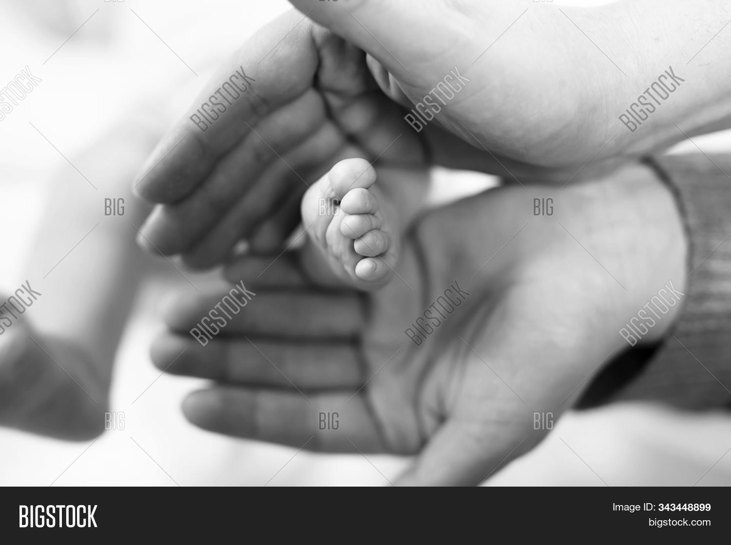 adult,affection,baby,birth,boy,card,care,caress,child,childhood,cuddling,dad,daughter,family,father,fatherhood,foot,generation,girl,hand,happy,holding,hospital,hugging,infant,kid,kissing,love,male,man,middle,monochrome,newborn,nurseling,parent,parenthood,people,person,portrait,safety,small,soft,son,tenderness,tiny,tired,warmth