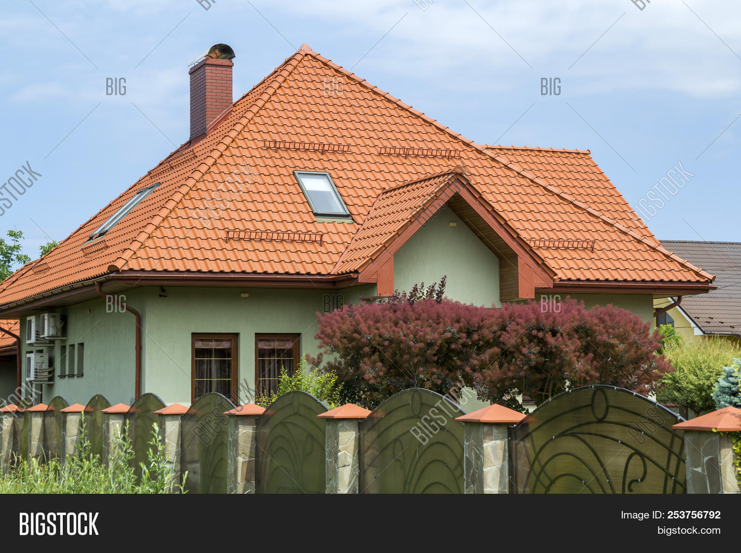 New Nice One Story Cottage With Shingle Roof Balcony Plastic Architecture