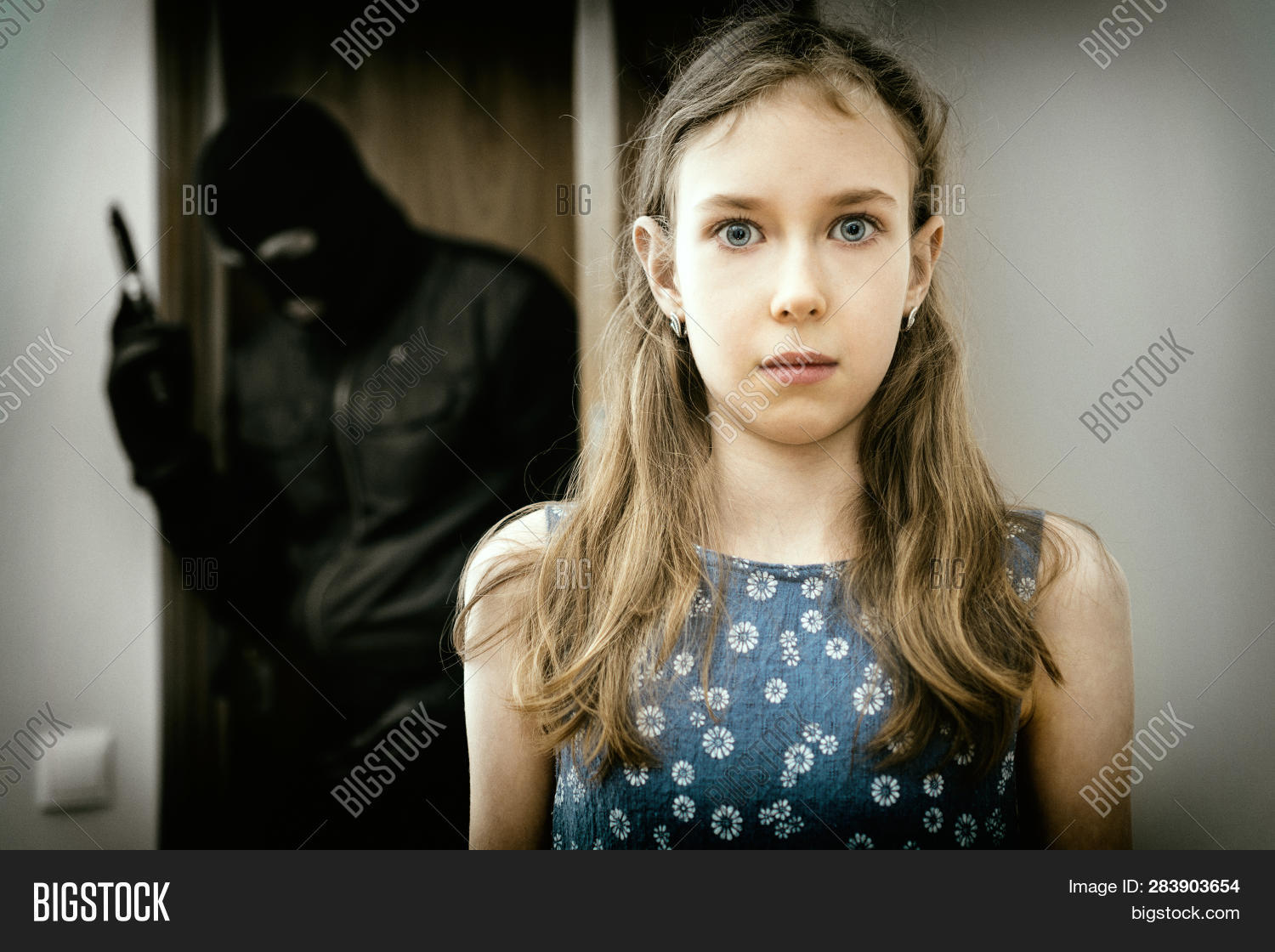 abuse,afraid,apartment,armed,bad,bandit,burglar,captive,child,children,crime,criminal,danger,dangerous,fear,frightened,gangster,girl,gun,jacket,kid,kidnapping,killer,little,man,mugger,murder,pedophile,pedophilia,pistol,prisoner,protection,robber,robbery,robbing,scared,scary,shock,terrified,theft,thief,threat,threatening,victim,violence,vulnerable