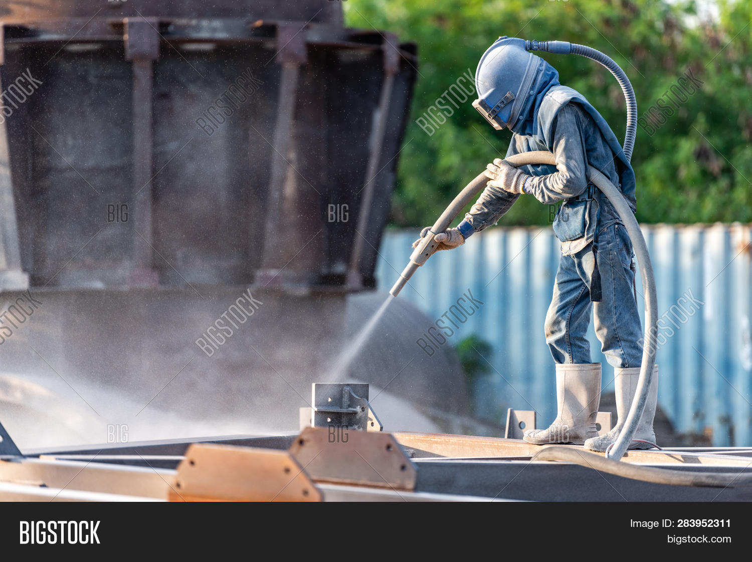 air,blast,blasting,bright,building,clean,cleaning,construction,engineering,equipment,factory,grit,hazard,health,heavy,helmet,industrial,industry,lights,machine,man,mask,masker,metal,oxide,paint,painting,part,preparation,pressure,process,protection,protective,safety,sand,sandblast,sandblasting,service,shop,site,smokes,steel,structure,surface,uniform,white,work,worker,working,workshop