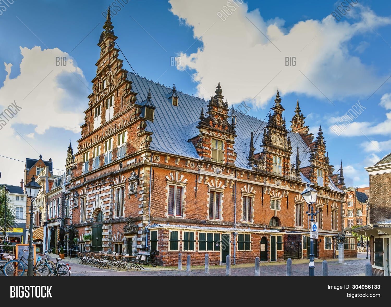 architecture,brick,building,city,decoration,europe,european,famous,grote,haarlem,historic,history,holland,house,landmark,market,markt,meat,museum,netherlands,old,outdoor,sky,tourism,town,traditional,vleeshal