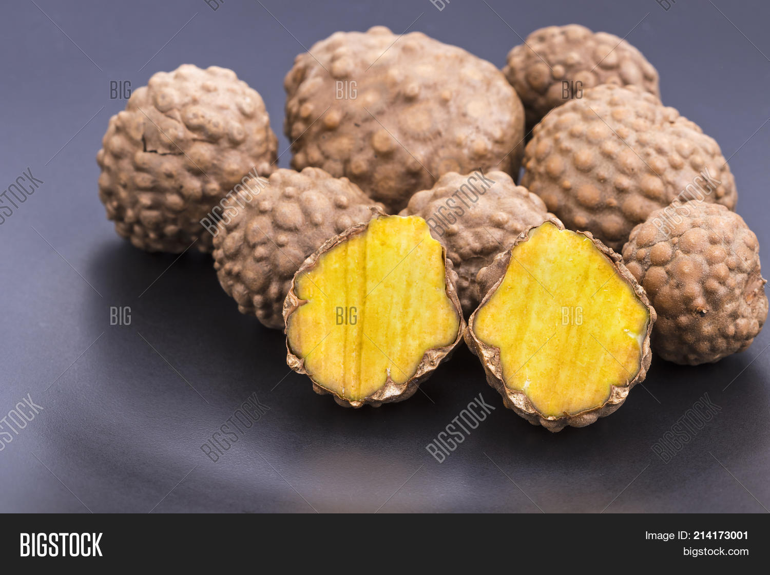 air,asia,bitter,brown,carbohydrate,diet,dioscorea,edible,food,fresh,head,herbal,ingredient,medical,nature,pharmaceutical,potato,raw,steroid,tropical,vegetable,yam