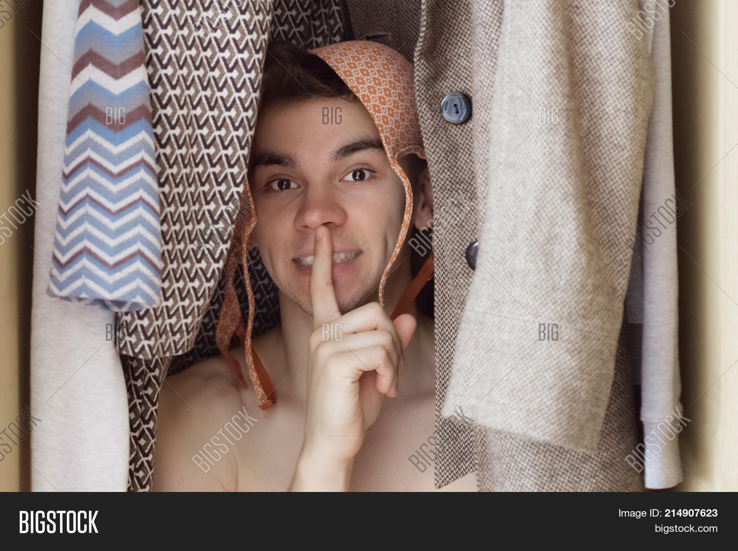 14,Alphonse,February,Transvestite,active,athlete,background,bra,bust,cheating,clothing,concept,crazy,danger,emotion,fun,henpecked,hide,hiding,holiday,idea,joke,look,love,lover,man,modern,monitor,passion,peep,pending,puzzled,romance,romantic,room,scared,seek,sex,sexy,sight,situation,size,startled,suddenly,suddenness,surprise,unusual,waiting,wardrobe,white,women's