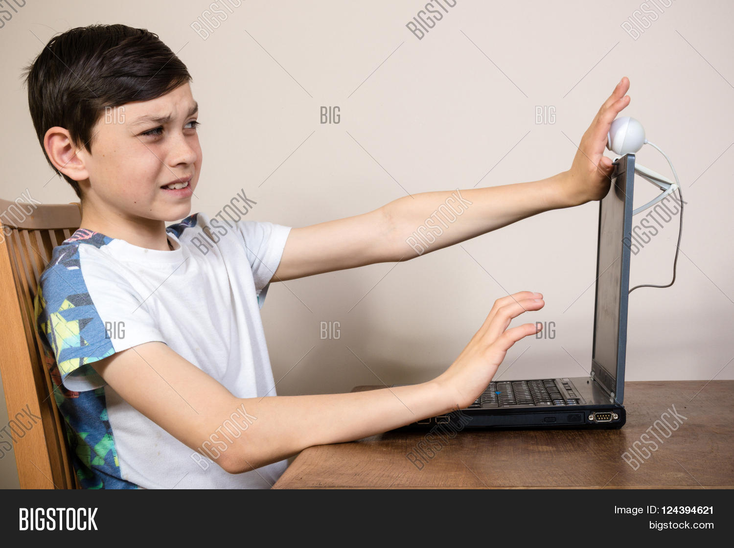 11,11-12,12,12-13,12-14,13,13-14,14,adult,agreeing,away,block,blocking,boy,bully,bullying,chat,chatting,computer,content,cyber,cyberbullying,damaging,eleven,fourteen,horror,inappropriate,internet,laptop,look,looking,nasty,not,online,picture,porn,seen,send,teen,teenage,teenager,thirteen,twelve,uncomfortable,video,webcam,young