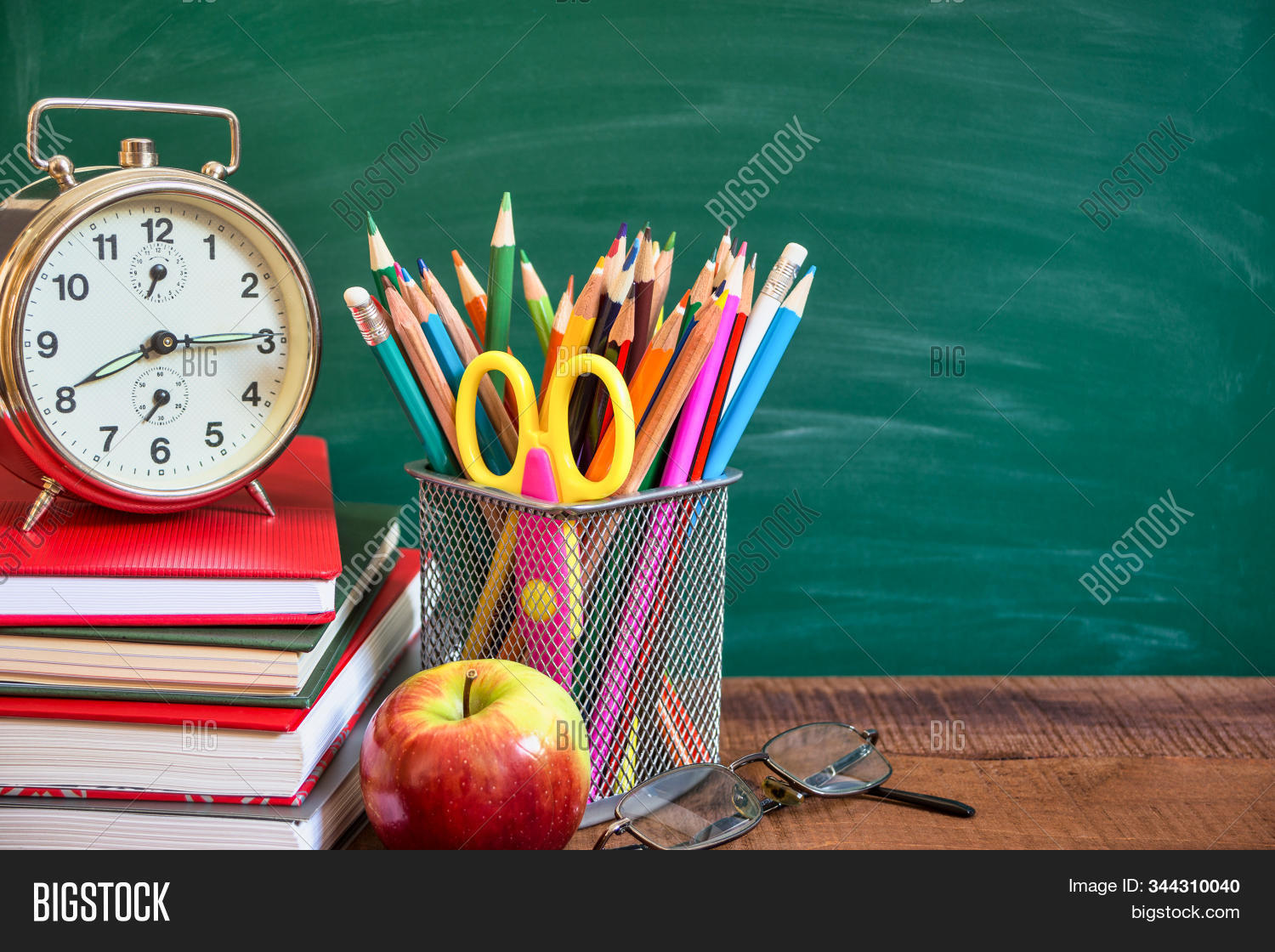 alarm,clock,apple,school,pencil,education,colorful,back,pen,supplies,student,art,draw,equipment,horizontal,scissors,group,studying,drawing,creativity,university,colored,college,desk,study,tool,accessories,learning,stuff,class,wooden,notebook,copy,space,close-up,chalkboard,green,backboard,concept,table,knowledge,elementary,primary,learn,childhood,child,fruit,classroom,reading,glasses