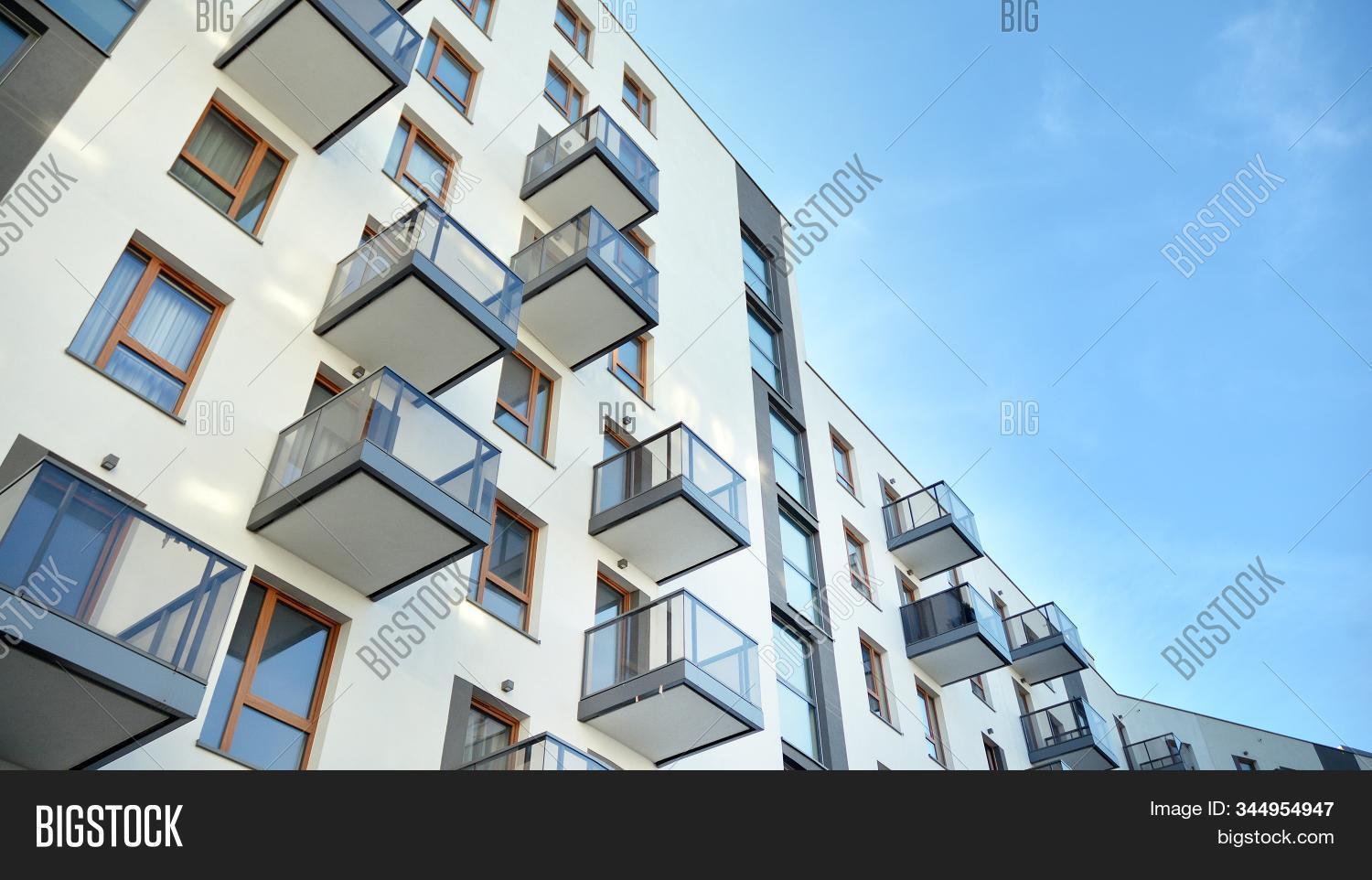 accommodation,apartment,architecture,balcony,beautiful,bottom,buildings,built,complexity,concepts,condominium,contemporary,curtain,day,design,destination,estate,exterior,facade,faucet,holiday,home,hotel,house,housing,ideas,lifestyles,location,luxury,mansion,modern,no,outdoors,people,real,residential,resort,rich,roof,sky,structure,sun,sunlight,travel,urban,veranda,view,villa,wealth,window