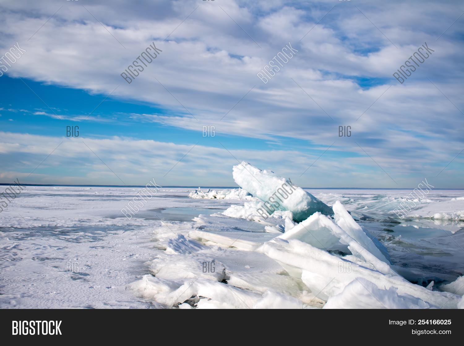 Alberta,Canada,NorthPole,beautiful,big,block,blue,cold,cracked,freezing,frozen,heaves,ice,iceberg,lake,majestic,northern,scenic,season,seasonal,snow,tourism,turquoise,water,weather,winter,wintertime
