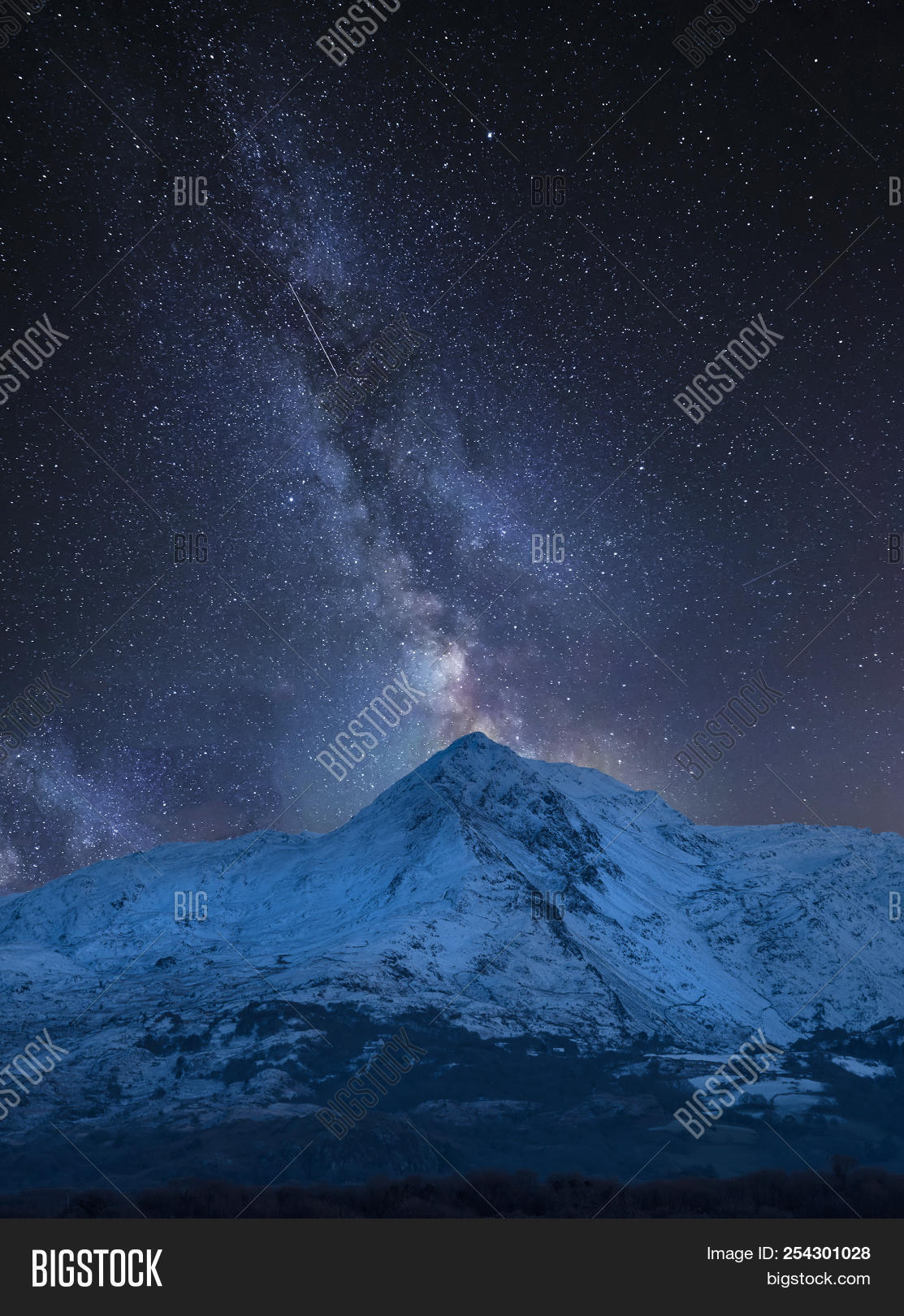 astro,astrology,astronomy,astrophotography,celestial,centre,cosmic,cosmos,countryside,epic,frozen,galactic,galaxy,heavens,landscape,milky,mount,mountain,national,nature,nebul,park,peak,planetary,range,rural,scenic,science,scientific,season,seasonal,sky,snow,snowdon,snowdonia,stars,stellar,universe,wales,way,winter