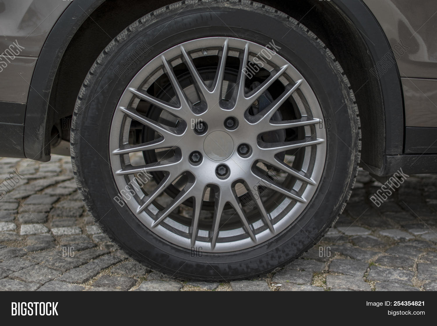 alloy,aluminium,aluminum,auto,automobile,automotive,black,brake,bright,car,chrome,circle,closeup,color,concept,design,detail,disk,drive,expensive,fast,grip,industry,luxury,mechanic,metal,modern,motor,object,professional,race,racing,radial,real,rim,rotation,round,row,shiny,silver,spare,speed,sports,steel,tire,titanium,transport,transportation,vehicle,wheel