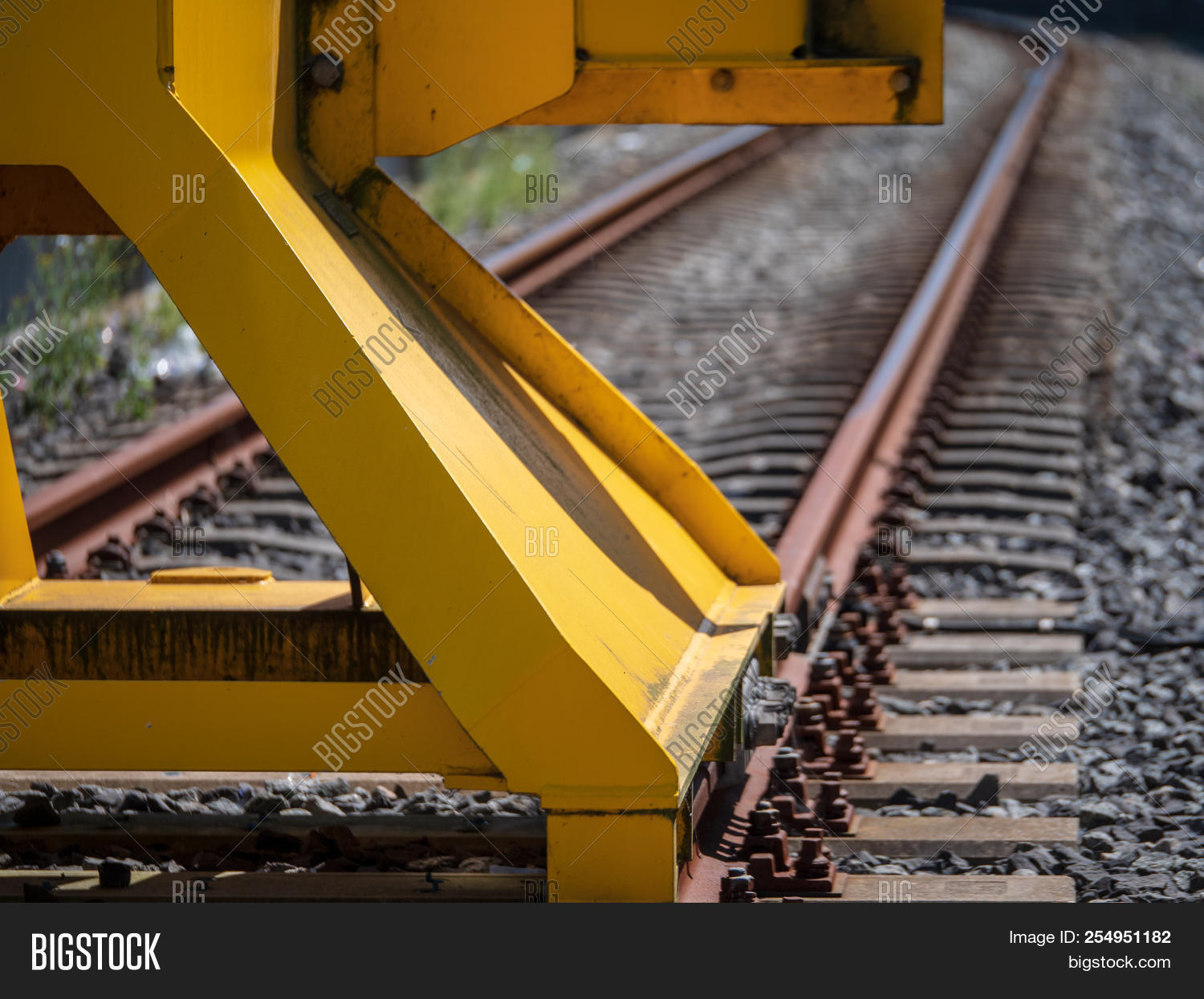 close,closing,confined,construction,end,ending,expire,finish,industrial,infrastructure,iron,last,limited,metal,netherlands,quit,rail,railroad,railway,railwaystation,restricted,steel,stop,track,train,transport,transportation,travel,yellow